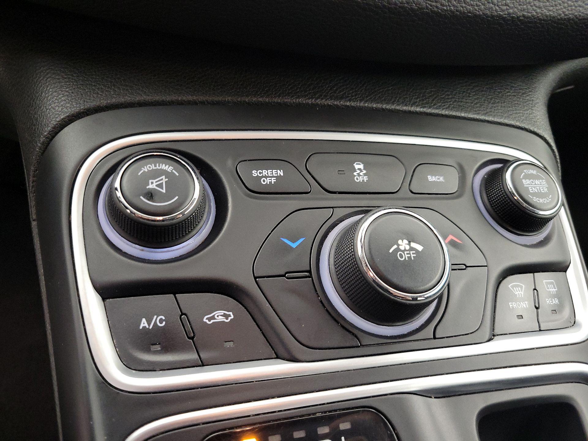 Thumbnail: 2015 Chrysler 200 - 16