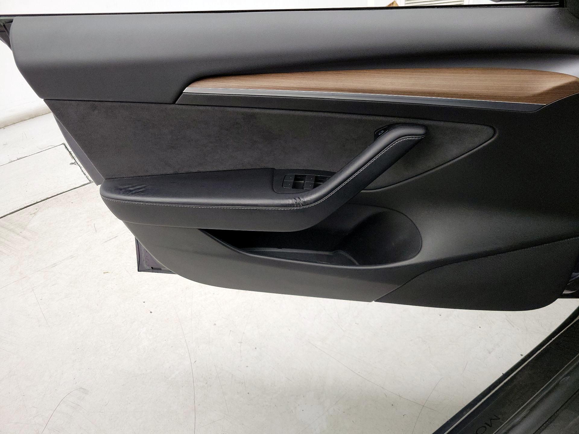 Thumbnail: 2022 Tesla Model 3 - 12