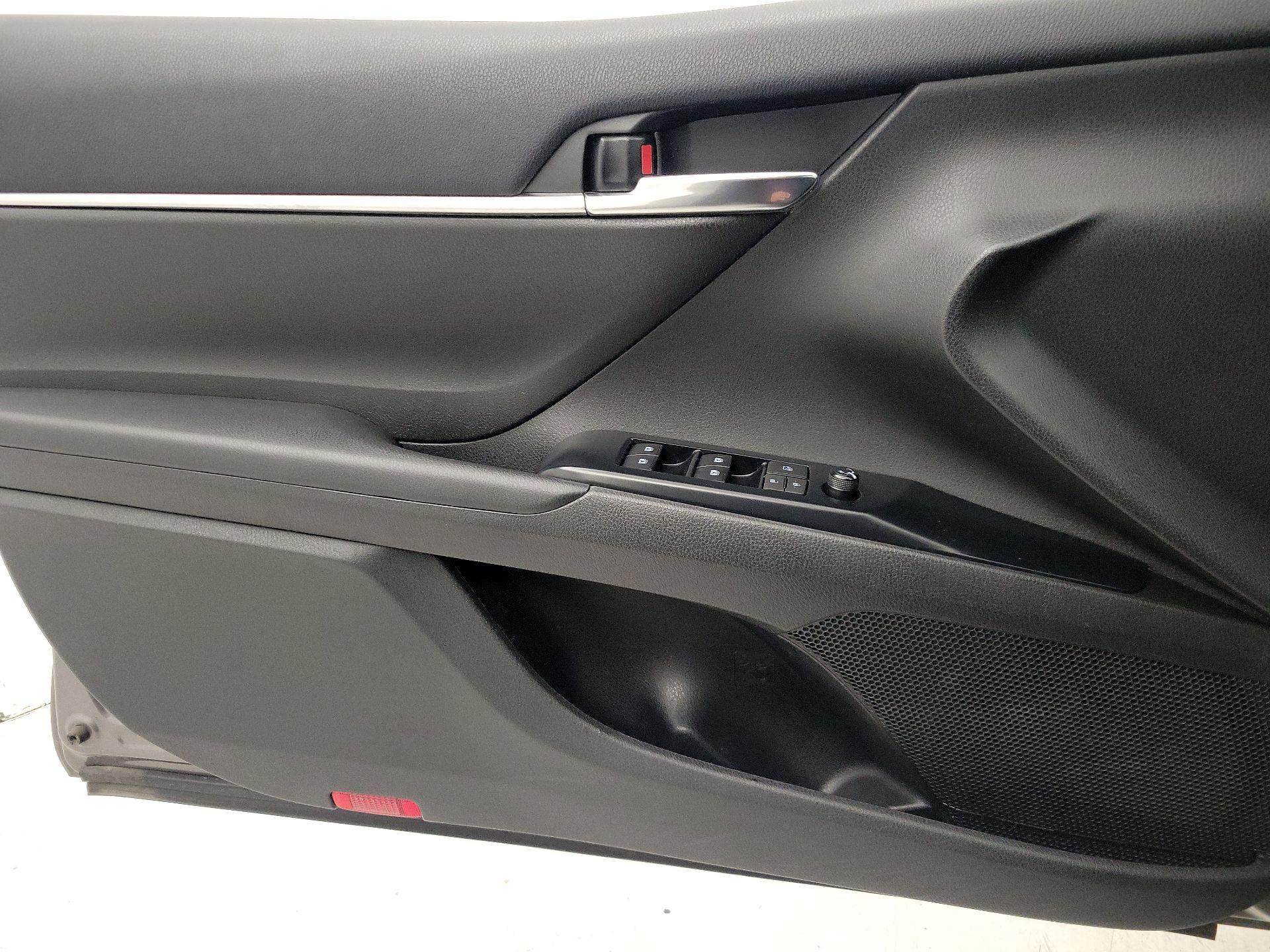 Thumbnail: 2020 Toyota Camry - 12