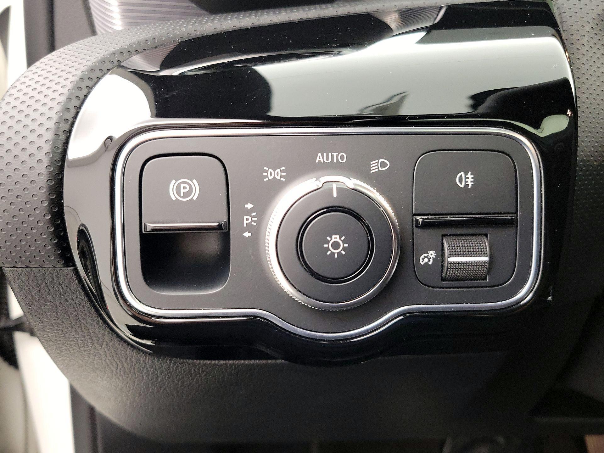 Thumbnail: 2020 Mercedes-Benz A-Class - 13
