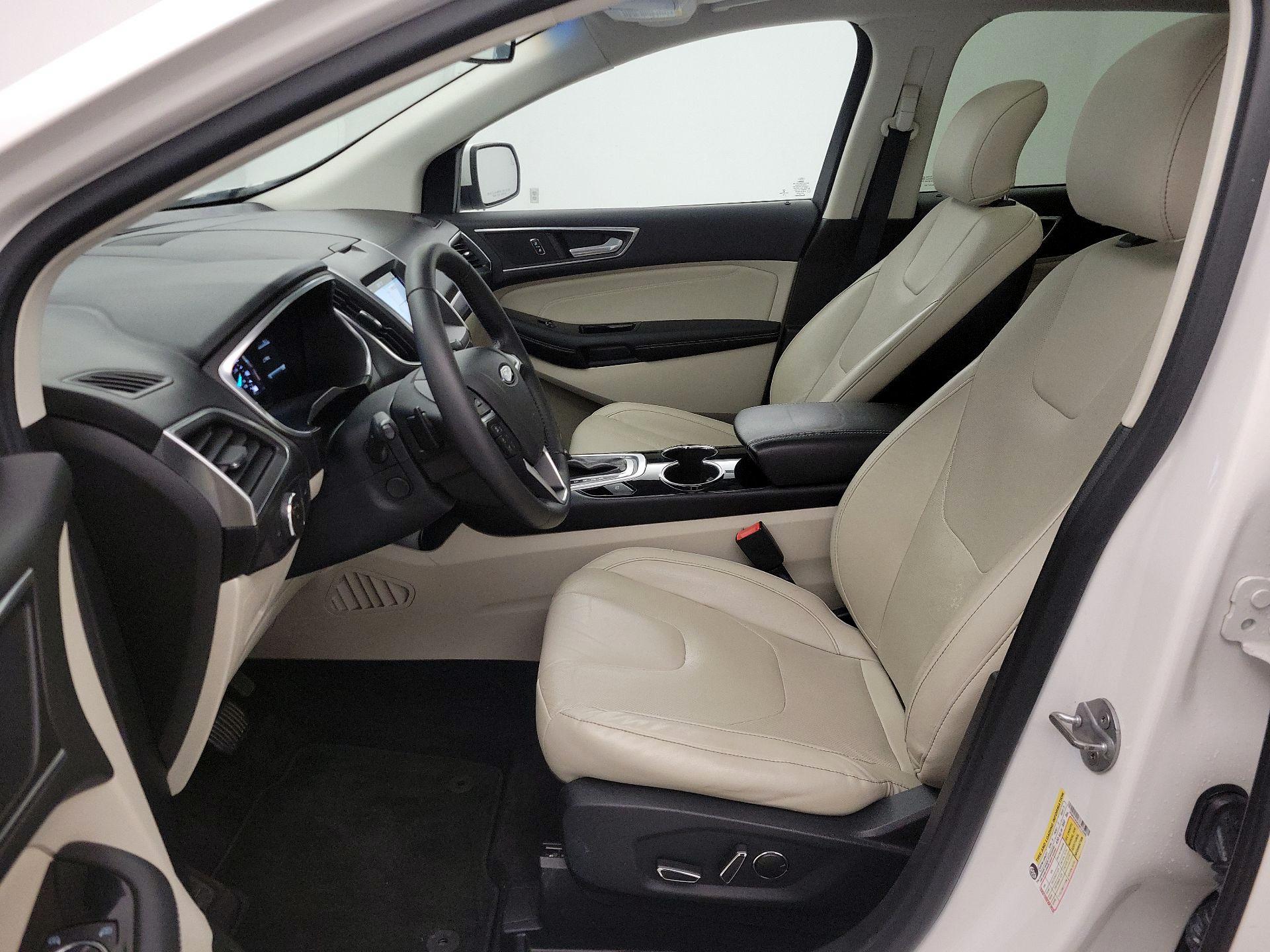 Thumbnail: 2016 Ford Edge - 11