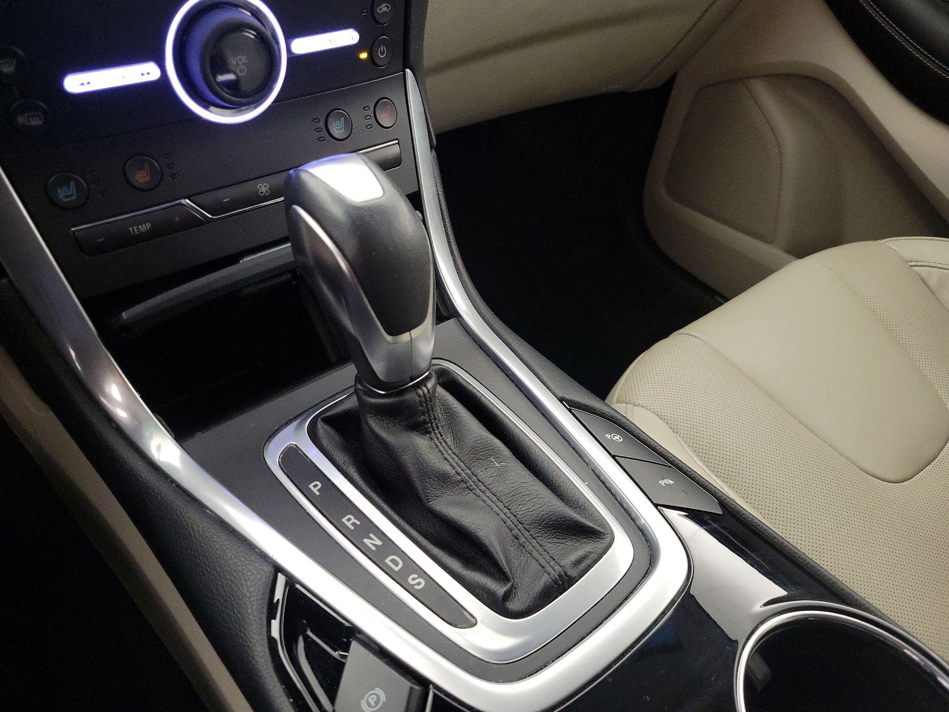 Thumbnail: 2016 Ford Edge - 18