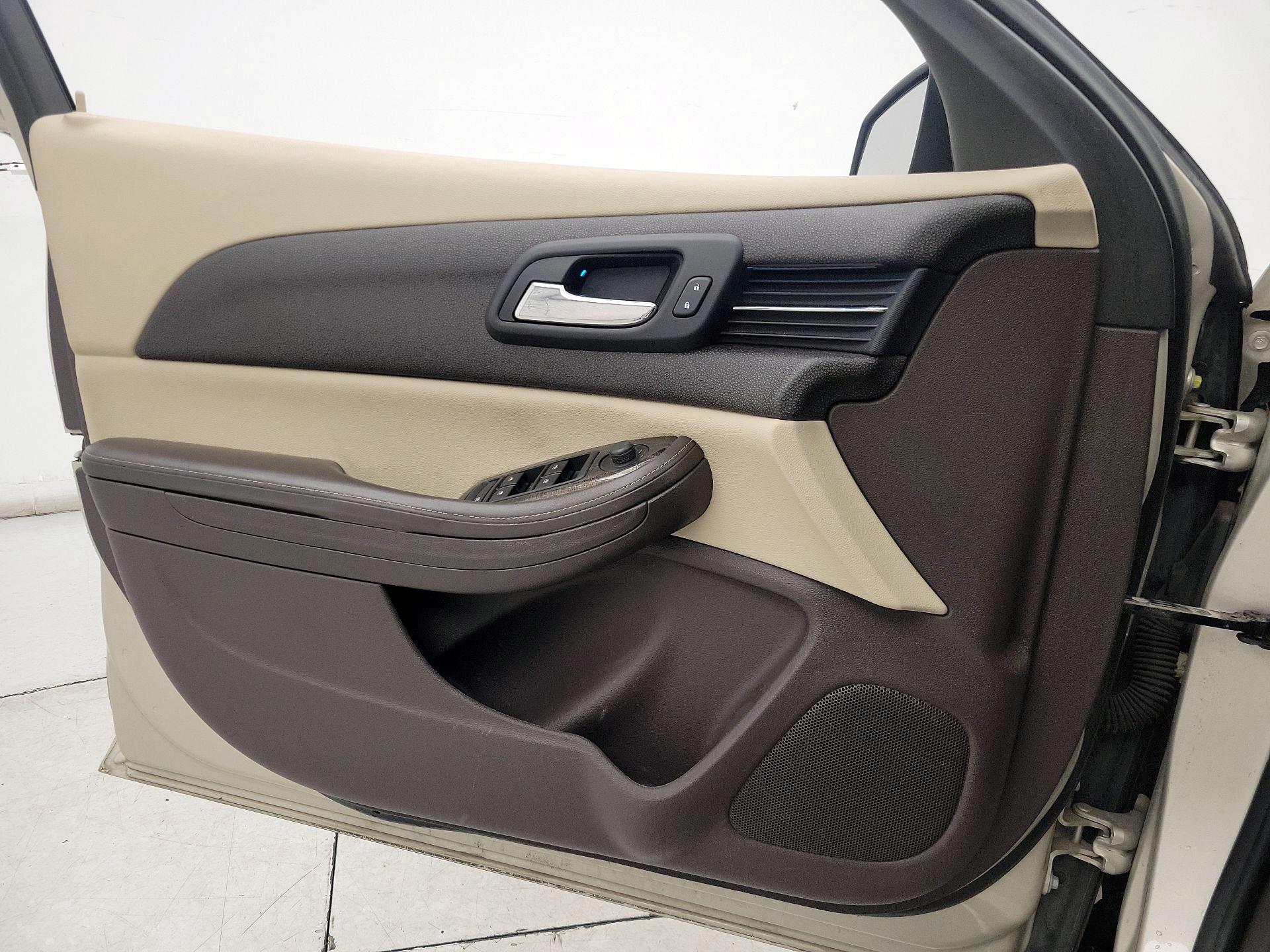 Thumbnail: 2016 Chevrolet Malibu - 12