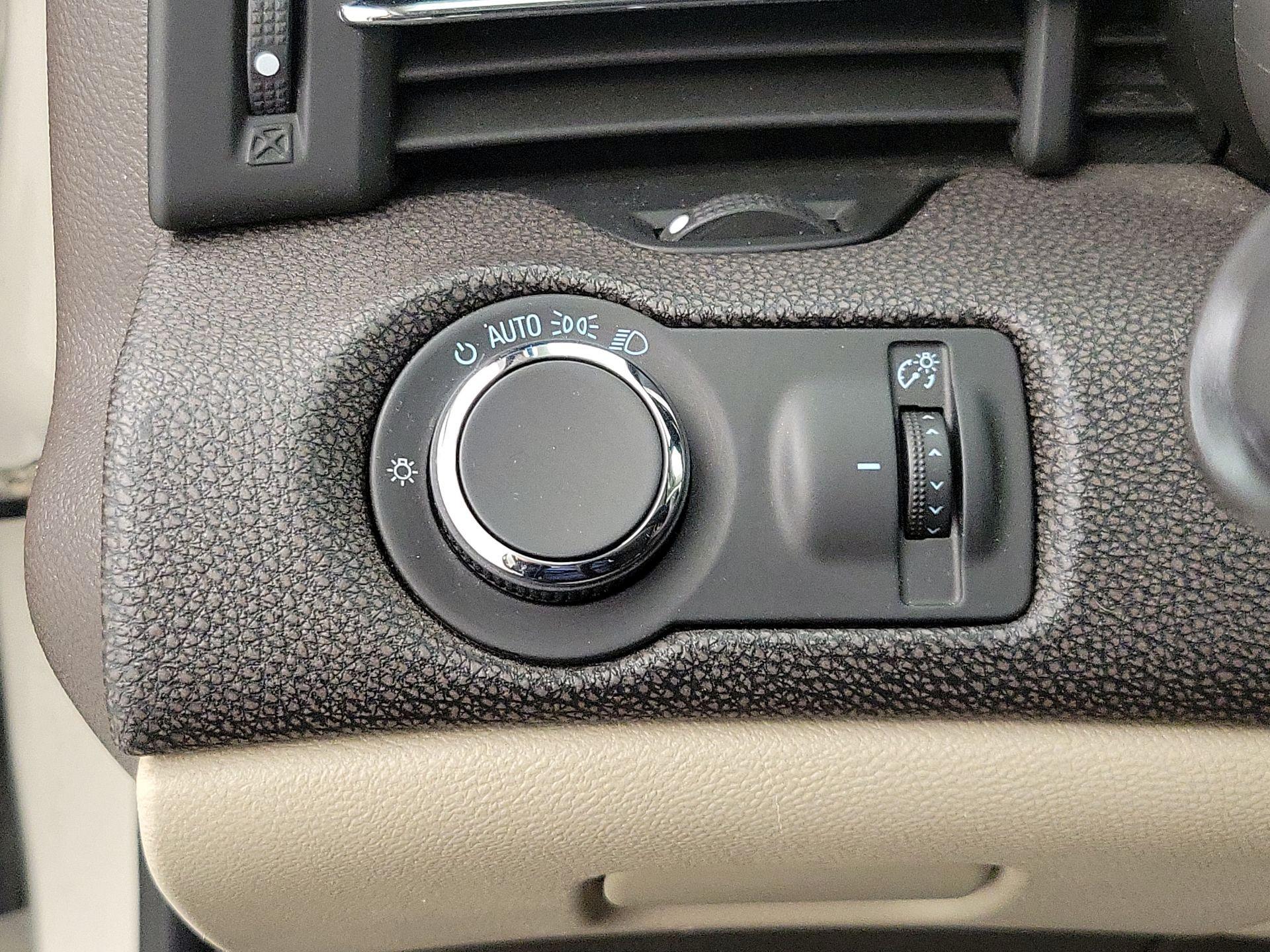 Thumbnail: 2016 Chevrolet Malibu - 13