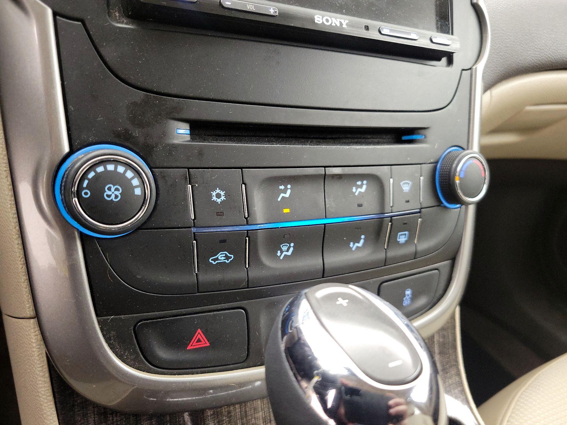 Thumbnail: 2016 Chevrolet Malibu - 16