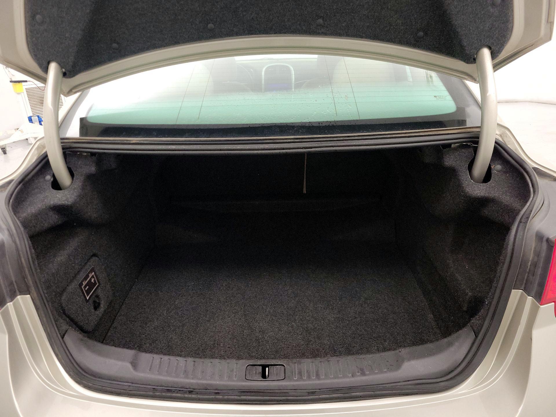 Thumbnail: 2016 Chevrolet Malibu - 20