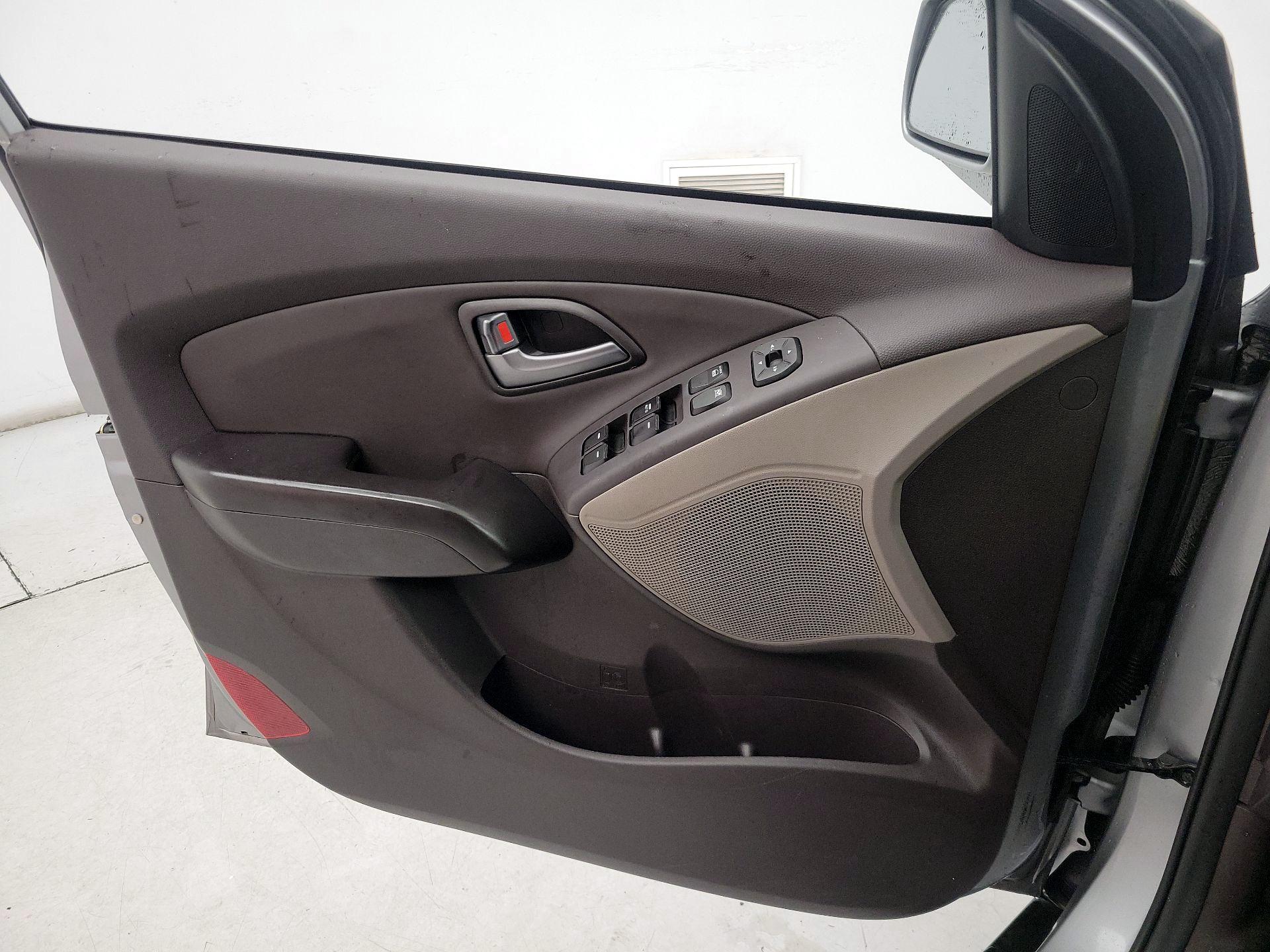 Thumbnail: 2015 Hyundai Tucson - 12