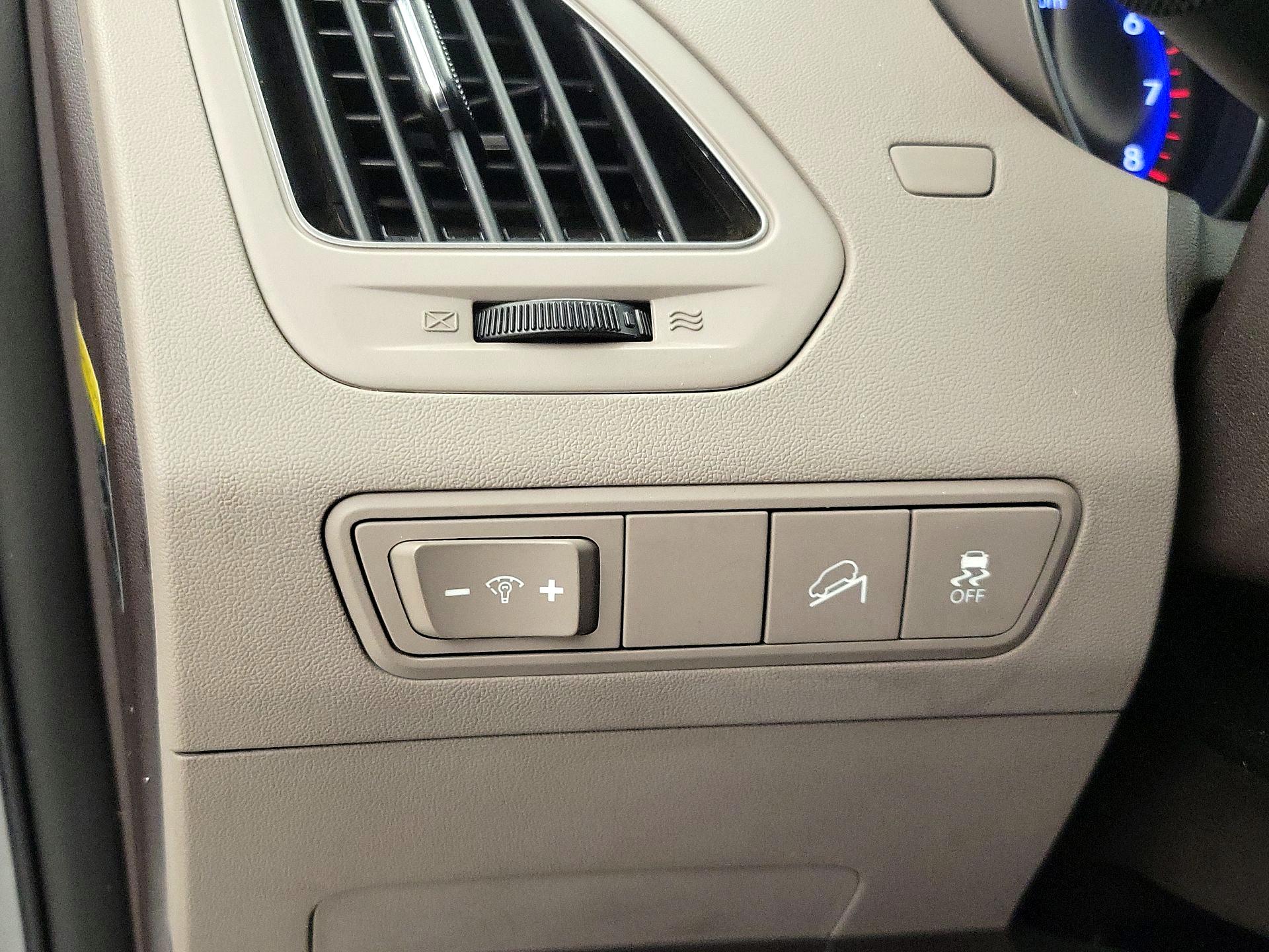 Thumbnail: 2015 Hyundai Tucson - 13