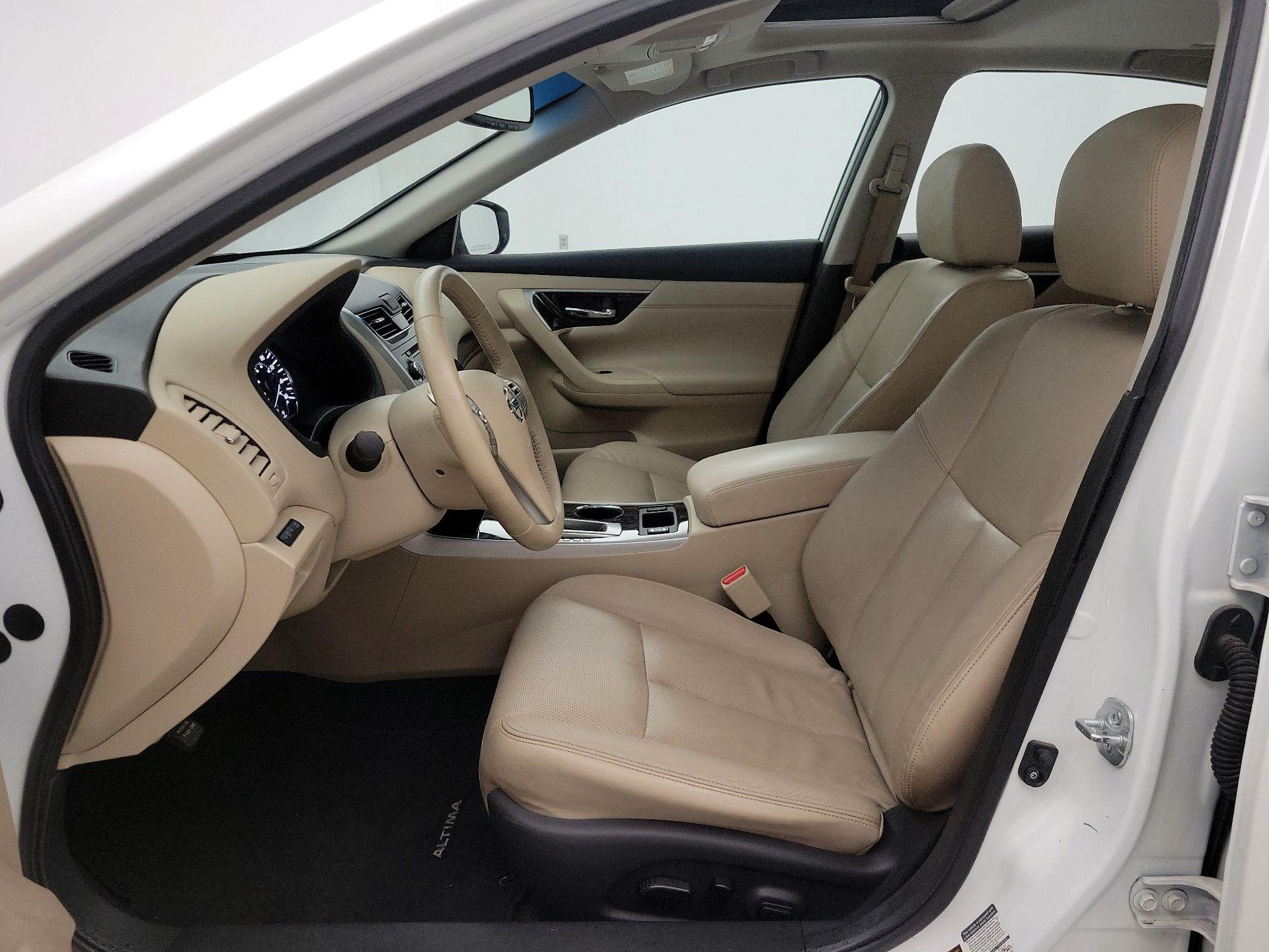 Thumbnail: 2015 Nissan Altima - 11