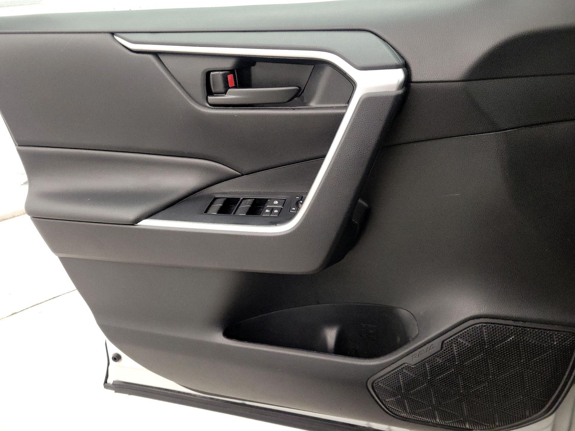 Thumbnail: 2020 Toyota RAV4 - 12