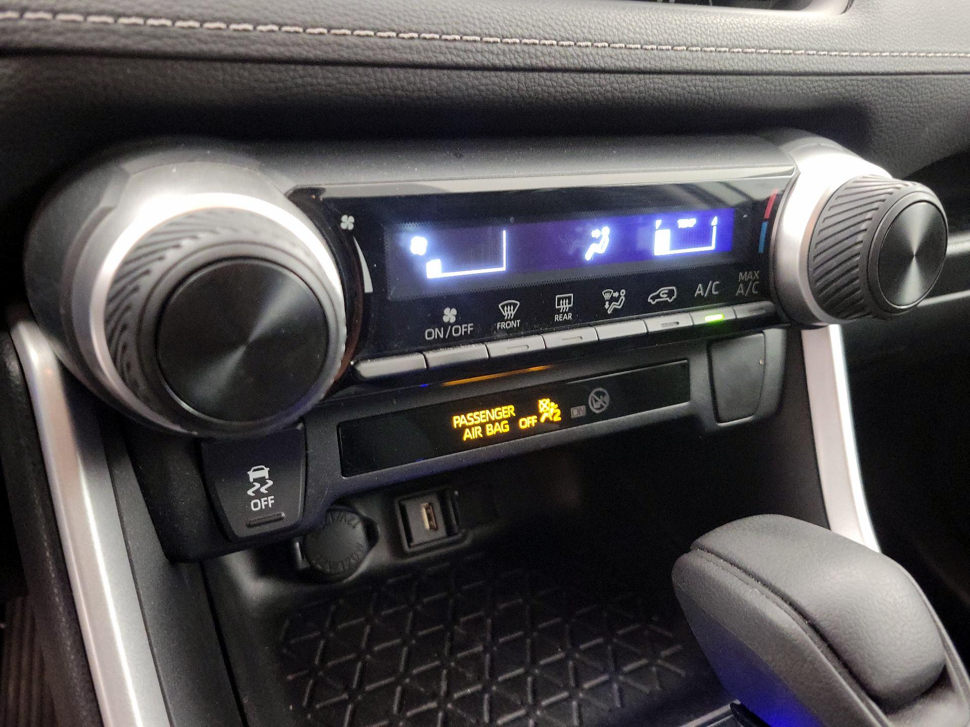 Thumbnail: 2020 Toyota RAV4 - 16