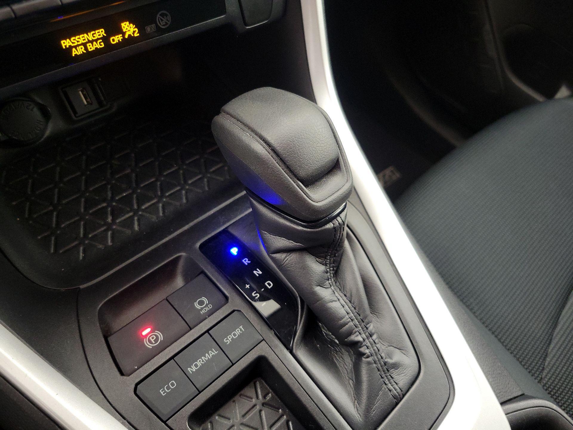 Thumbnail: 2020 Toyota RAV4 - 17