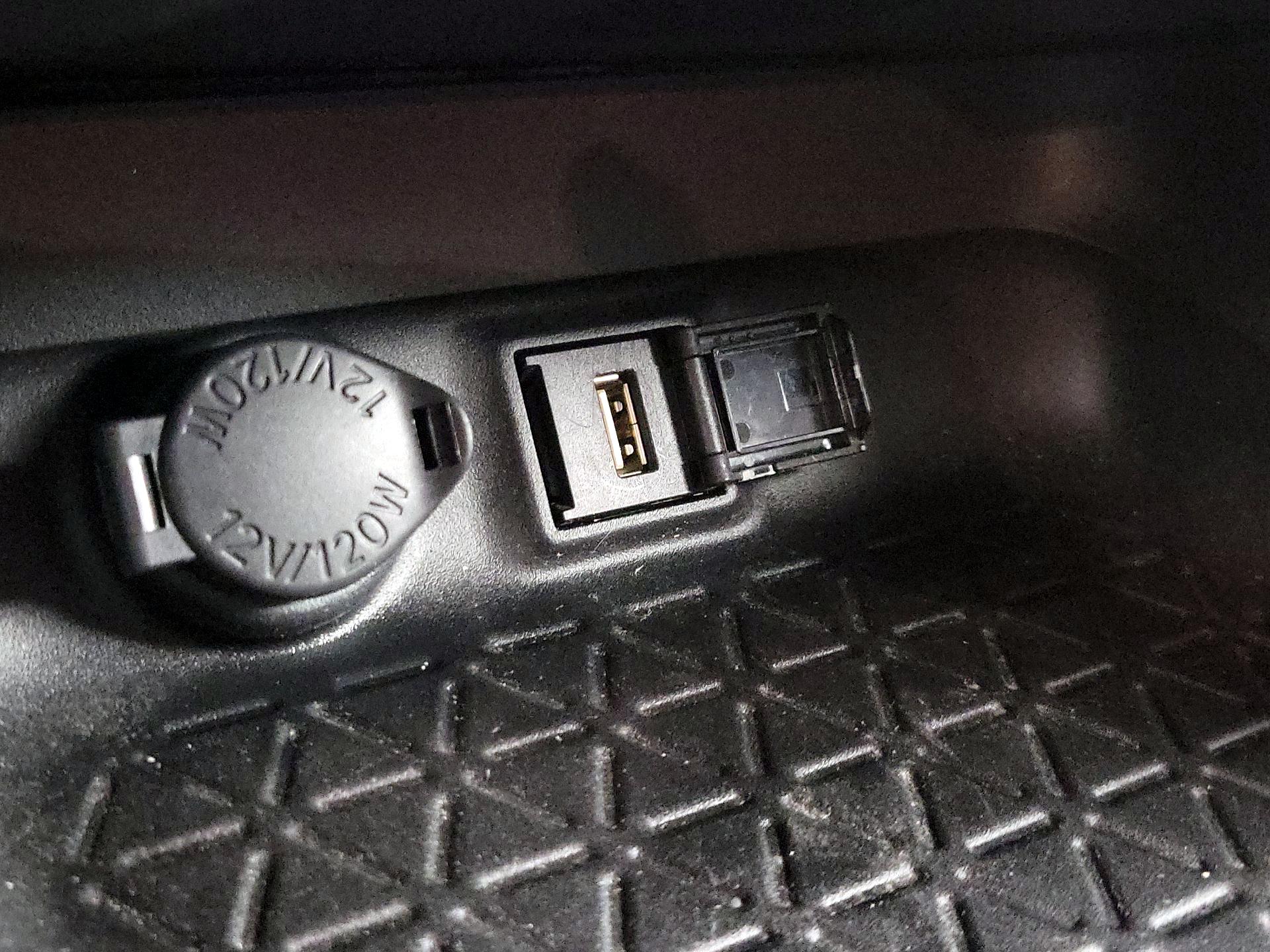 Thumbnail: 2020 Toyota RAV4 - 18