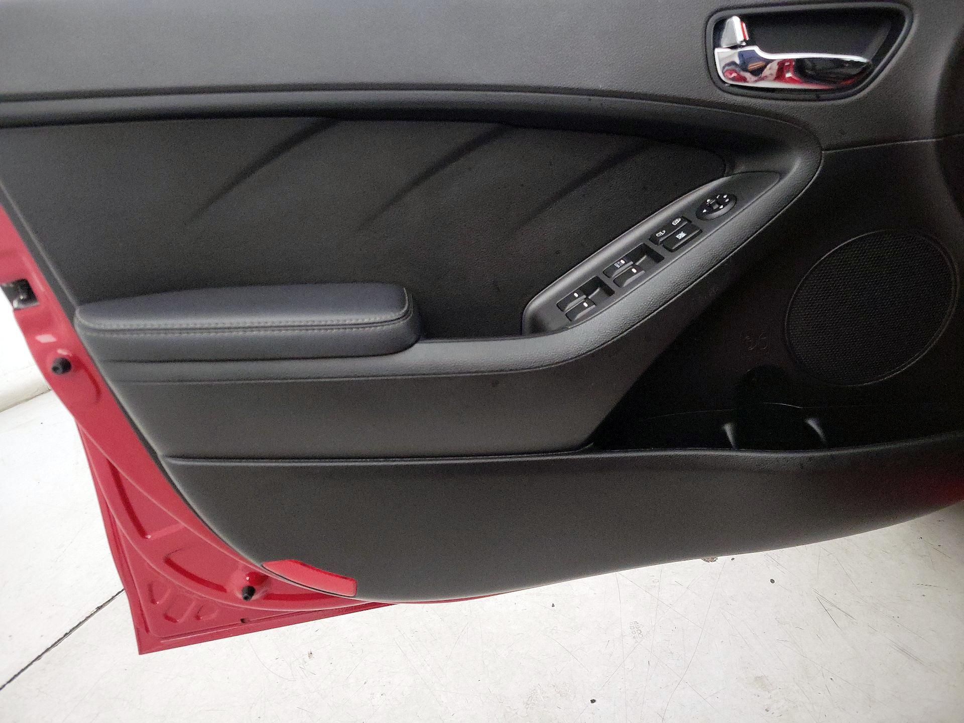 Thumbnail: 2016 Kia Forte - 12