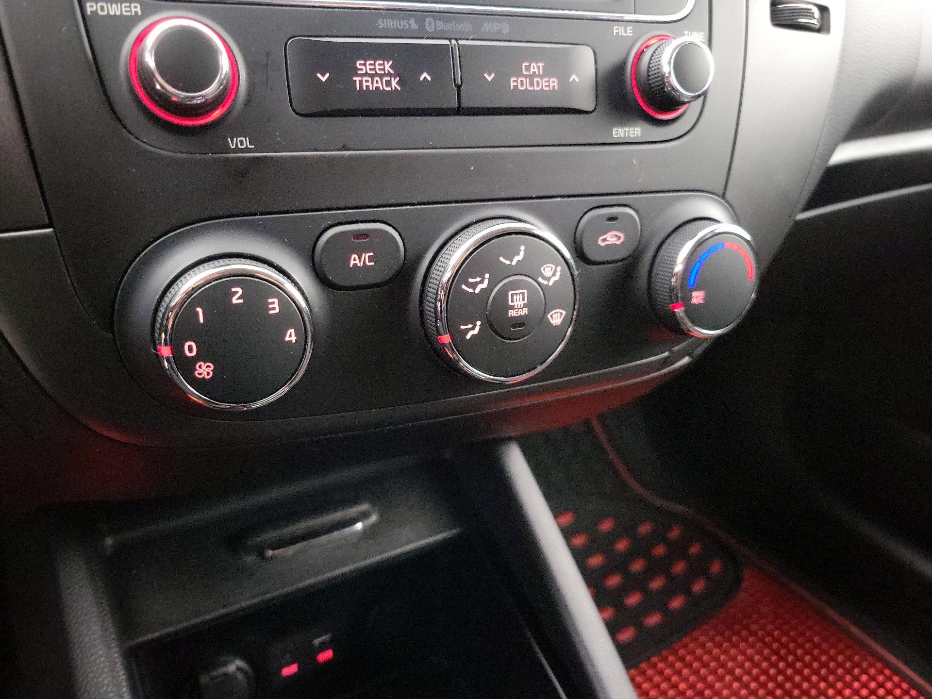 Thumbnail: 2016 Kia Forte - 16