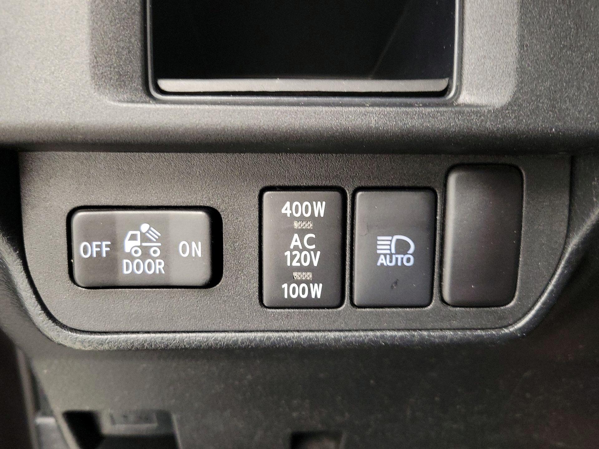 Thumbnail: 2018 Toyota Tacoma - 13