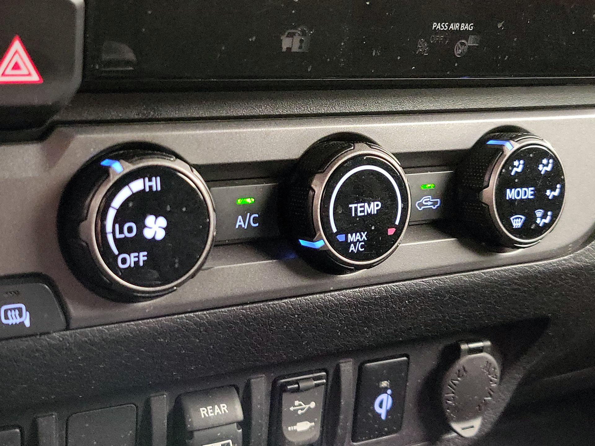 Thumbnail: 2018 Toyota Tacoma - 17