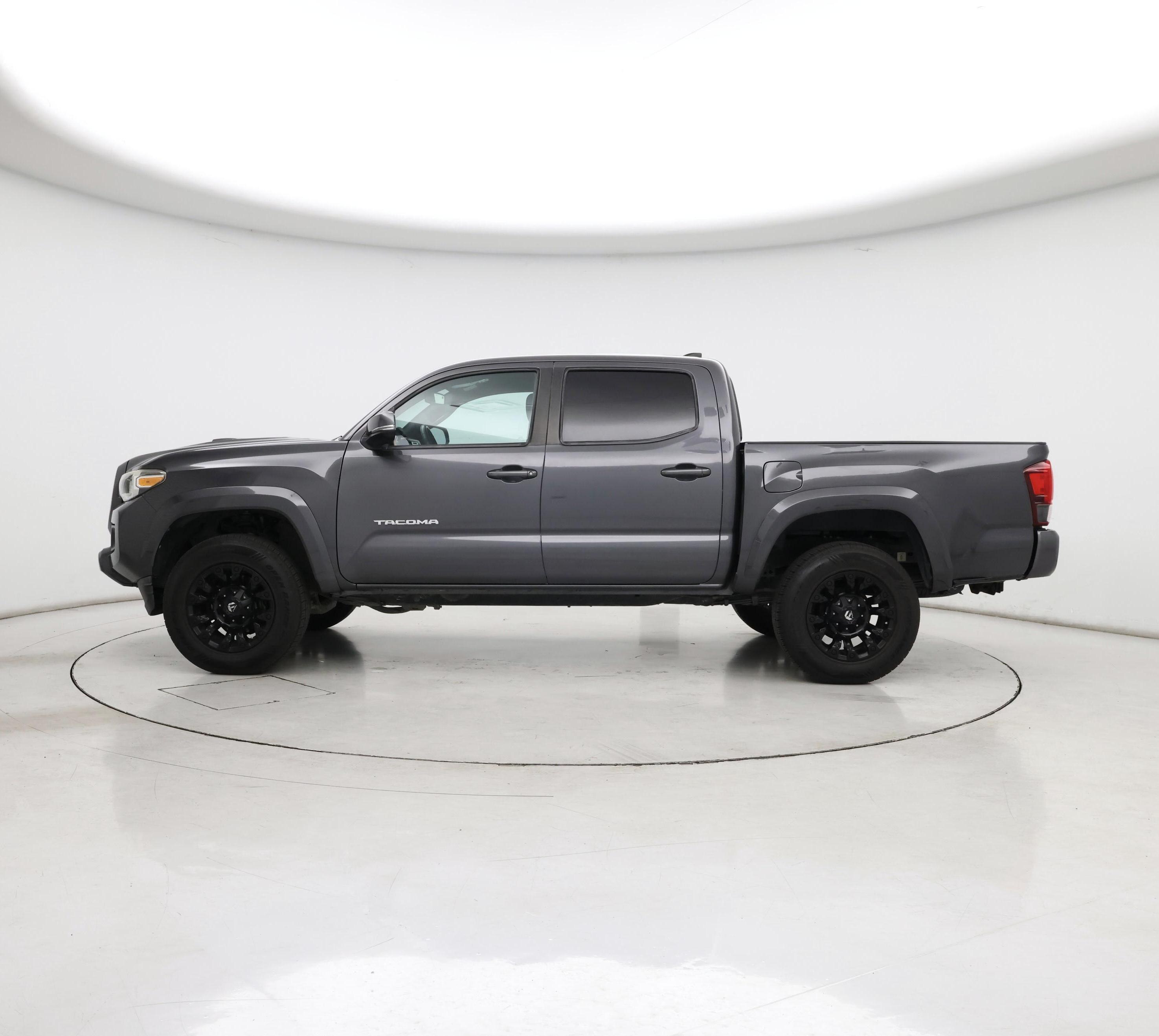 Thumbnail: 2018 Toyota Tacoma - 3