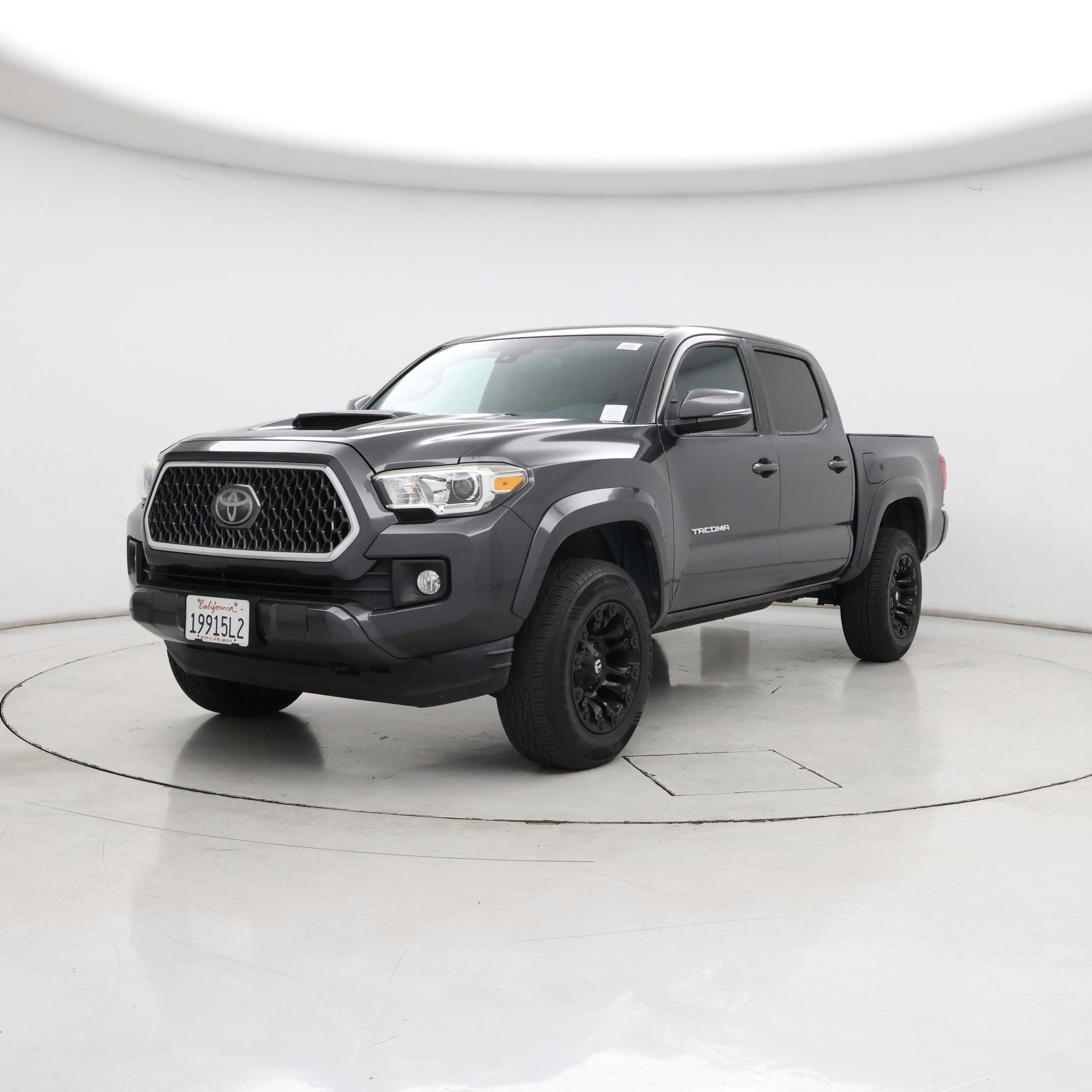 Thumbnail: 2018 Toyota Tacoma - 4