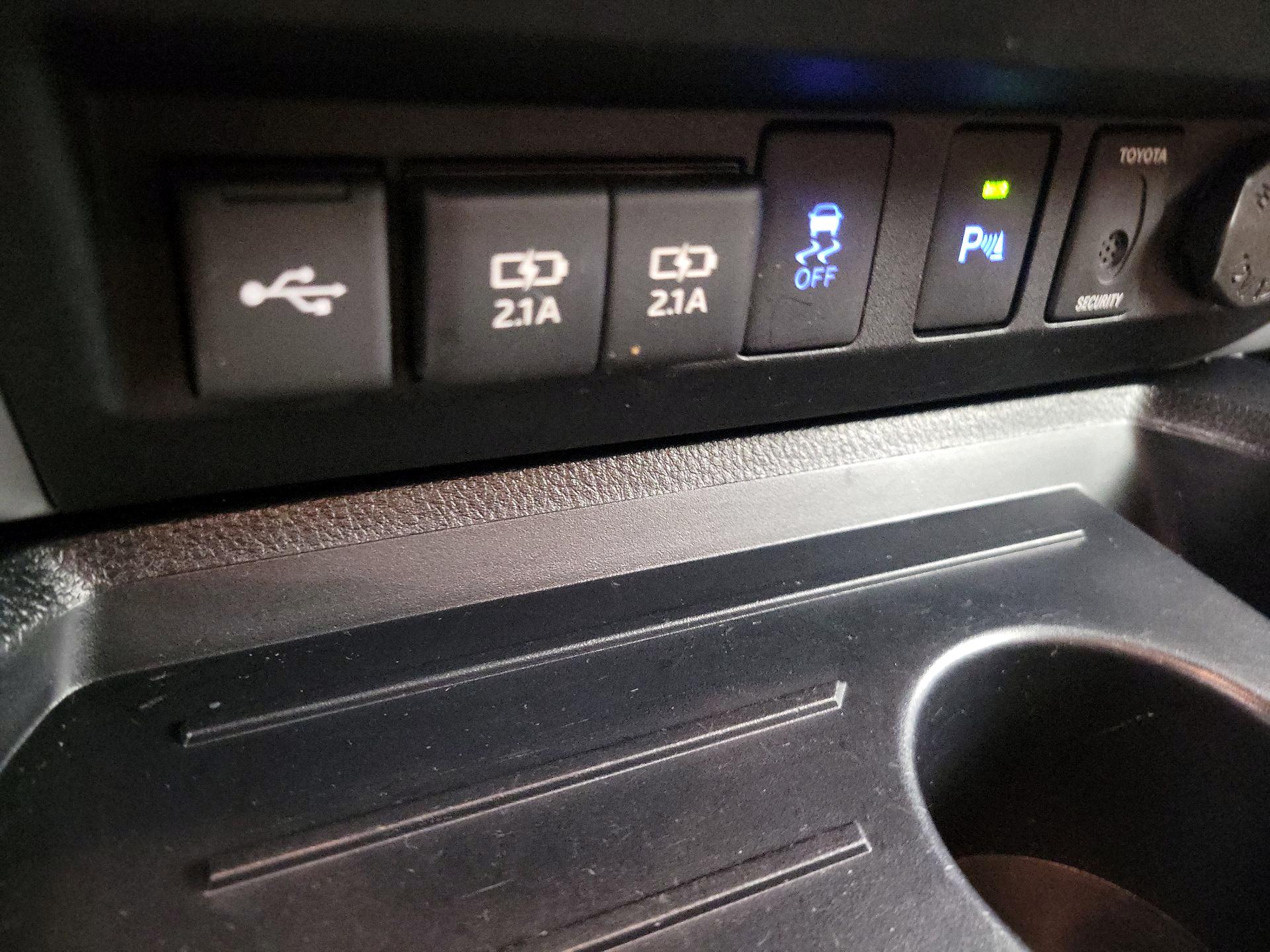 Thumbnail: 2021 Toyota Tundra - 19