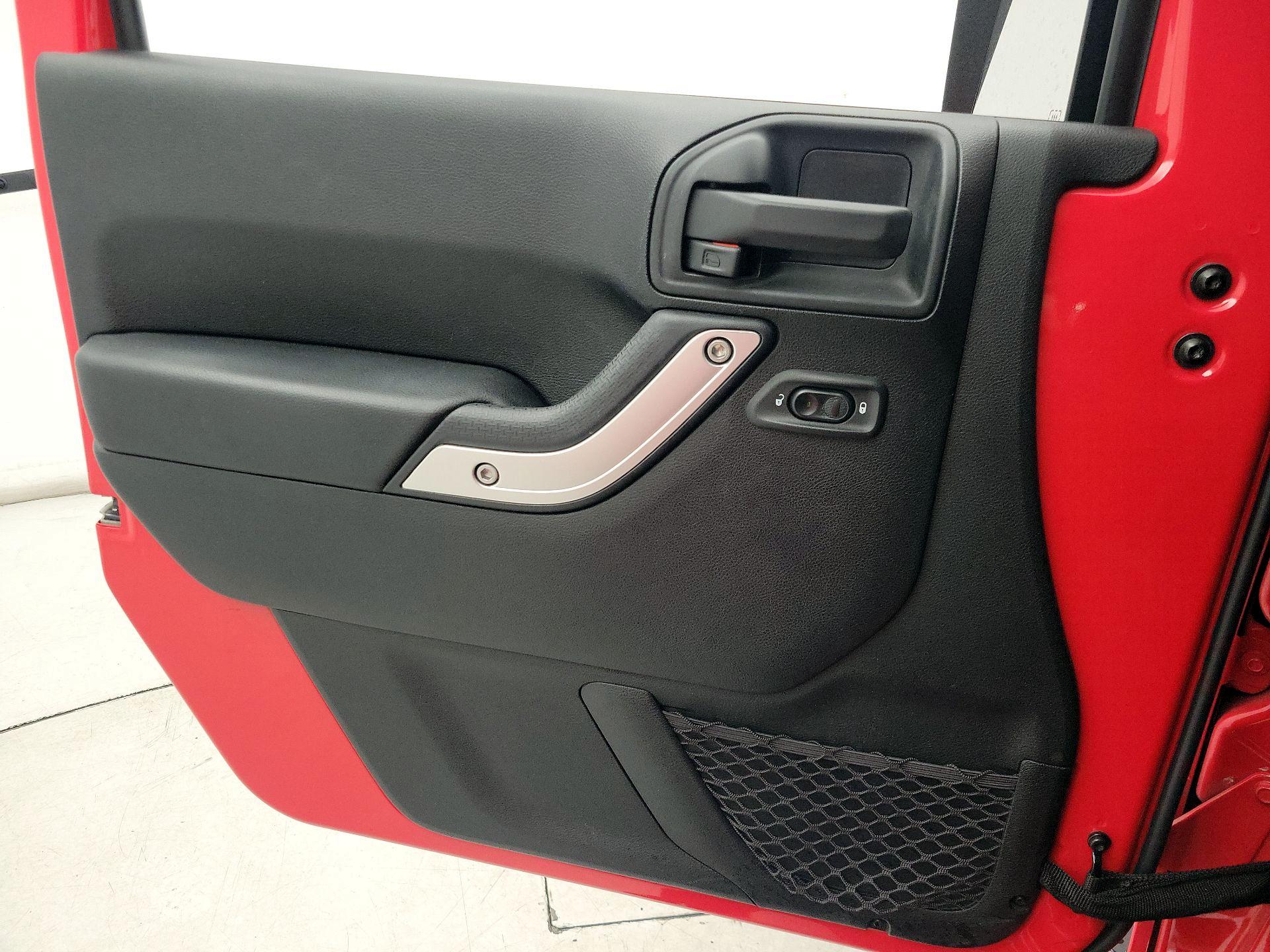 Thumbnail: 2018 Jeep Wrangler - 12