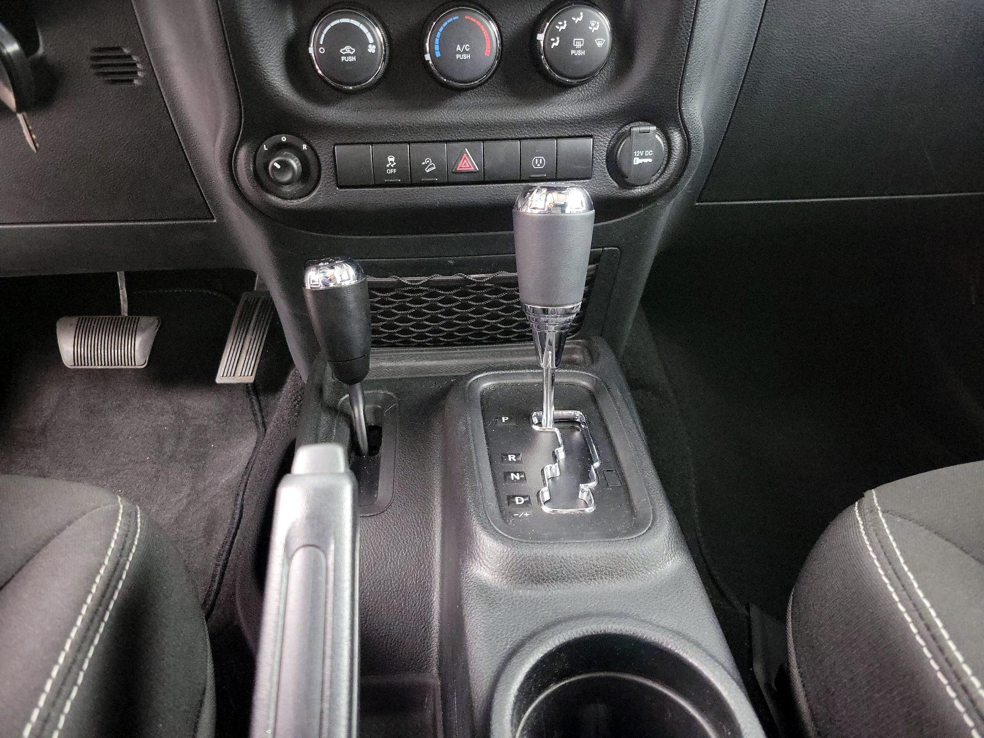 Thumbnail: 2018 Jeep Wrangler - 15