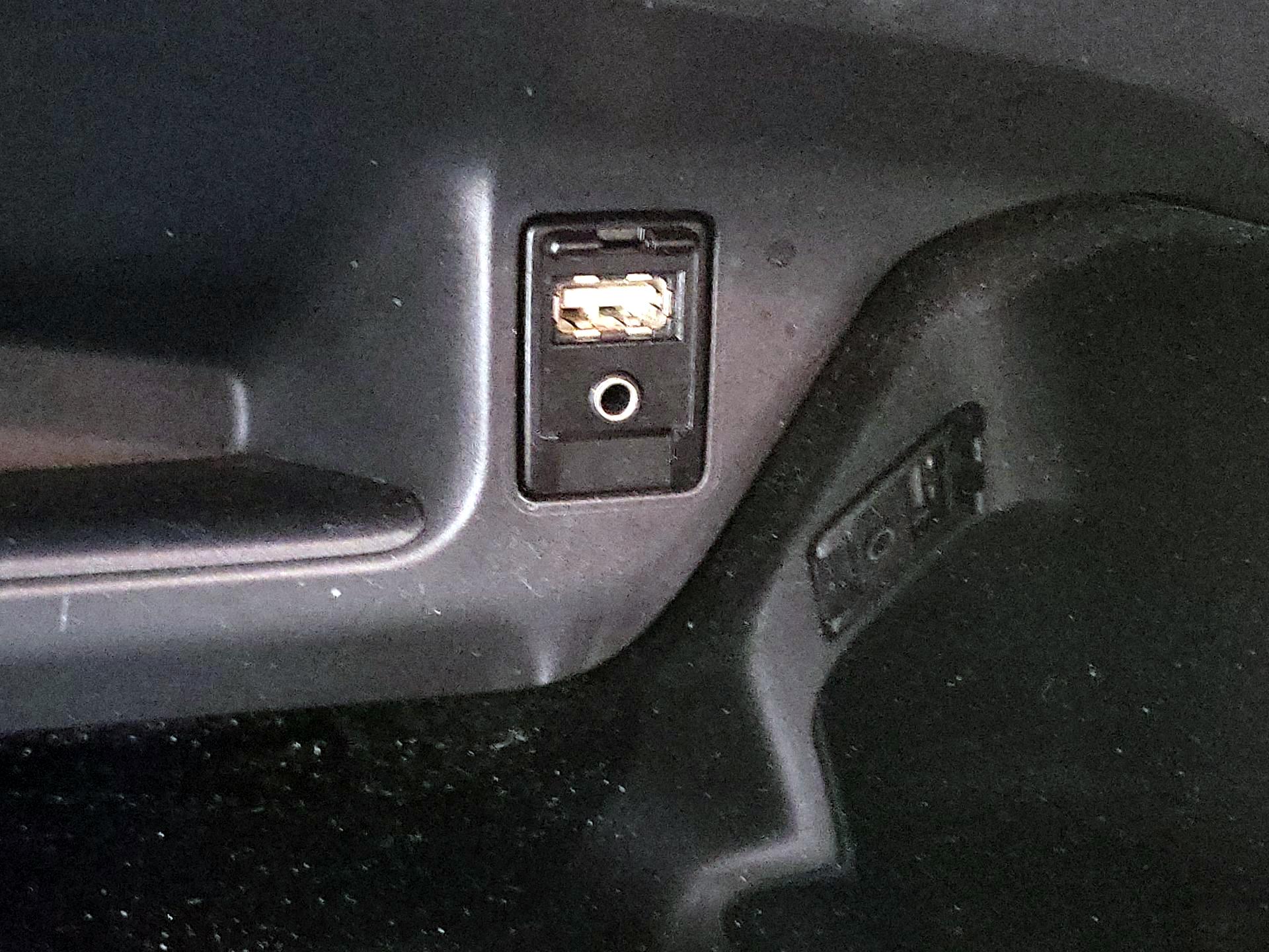 Thumbnail: 2019 Toyota C-HR - 18