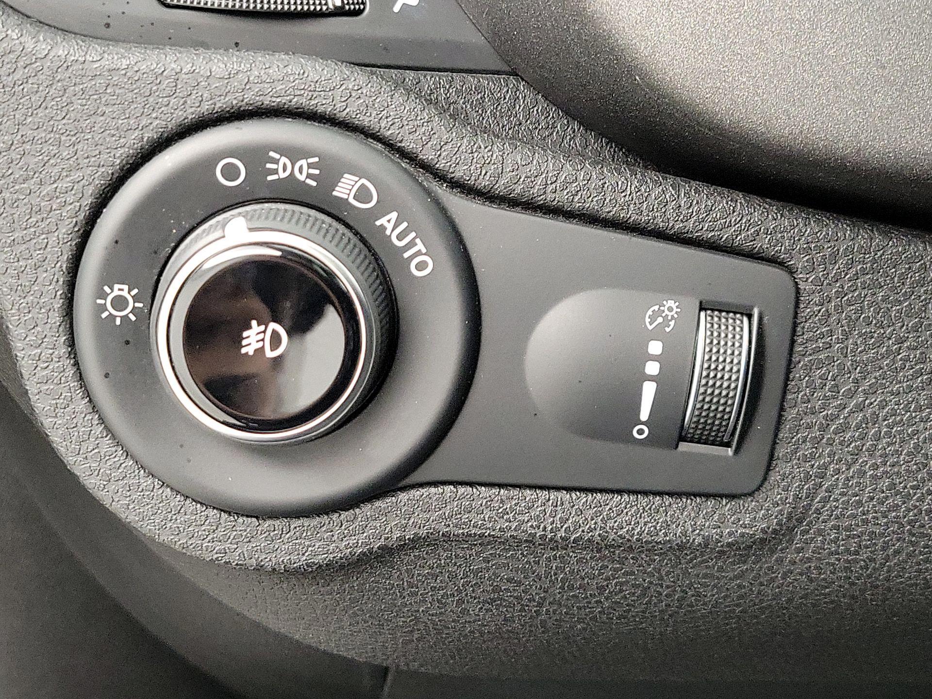 Thumbnail: 2016 Fiat 500X - 13