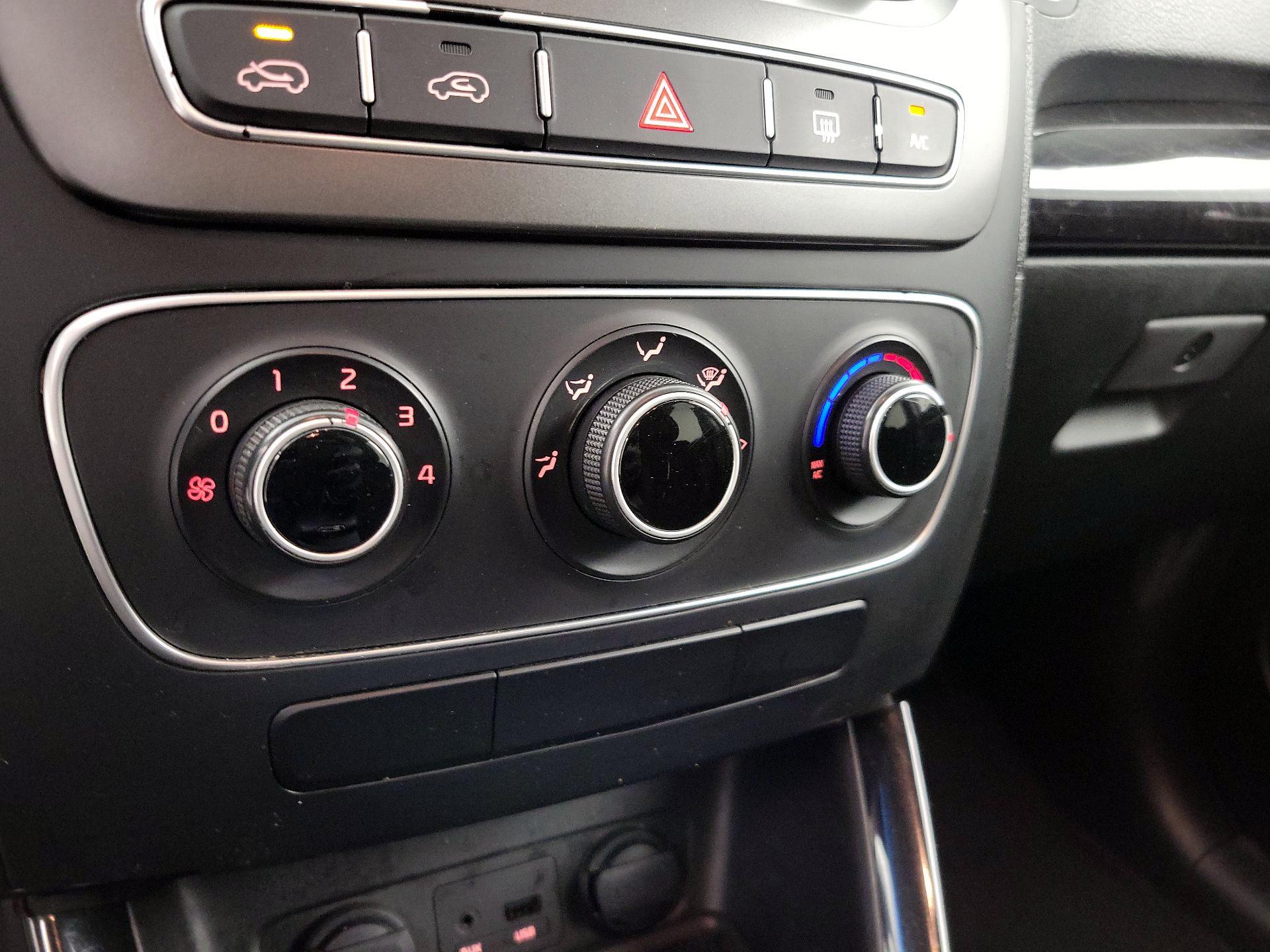 Thumbnail: 2015 Kia Sorento - 15