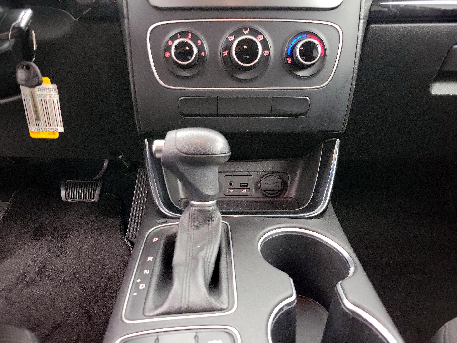 Thumbnail: 2015 Kia Sorento - 16