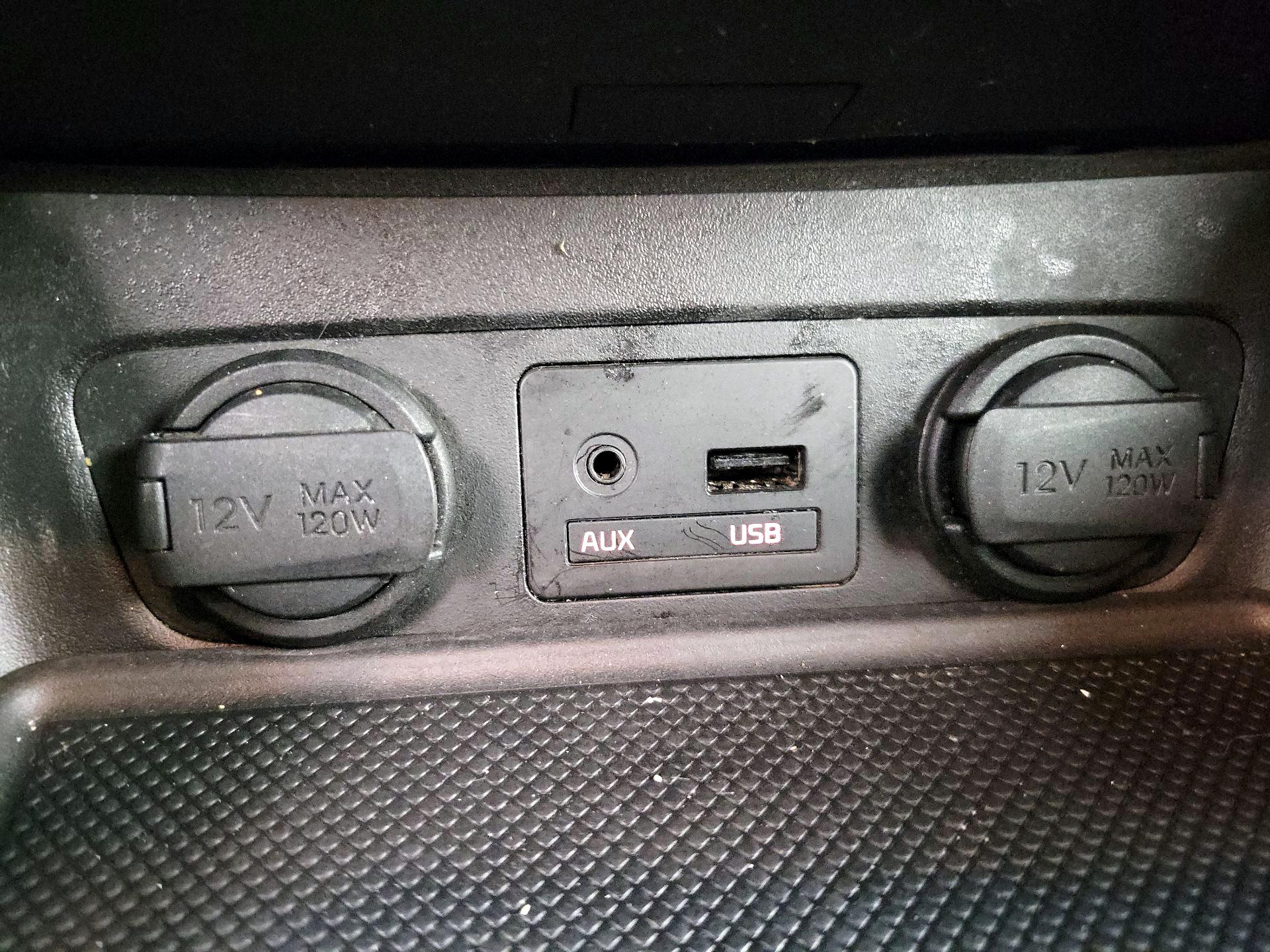 Thumbnail: 2015 Kia Sorento - 17