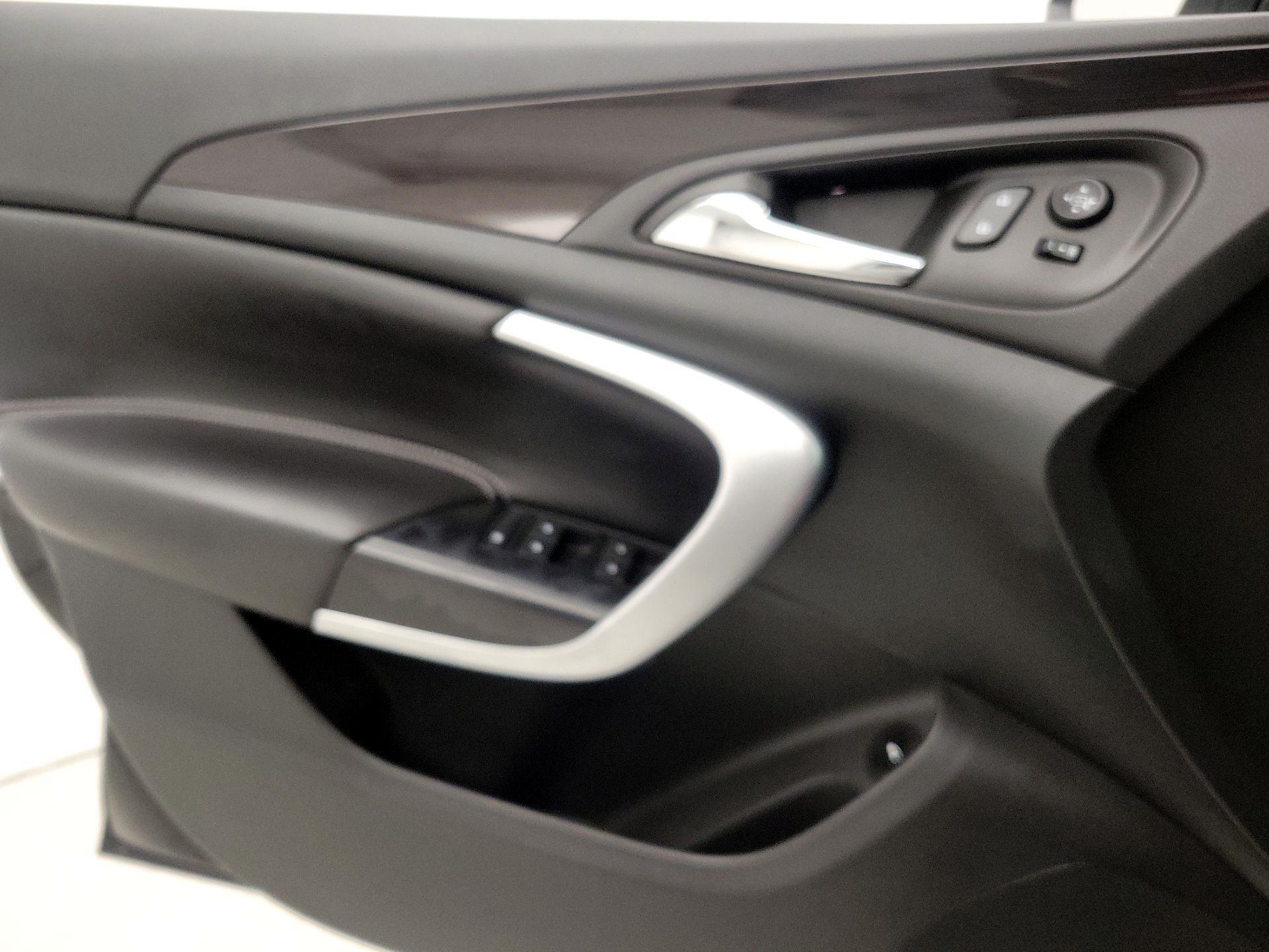 Thumbnail: 2017 Buick Regal - 12