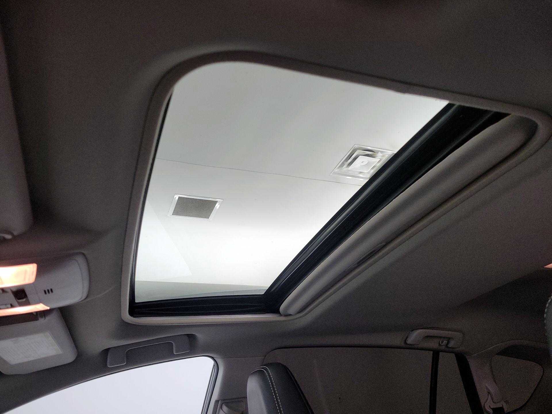 Thumbnail: 2017 Toyota RAV4 - 19