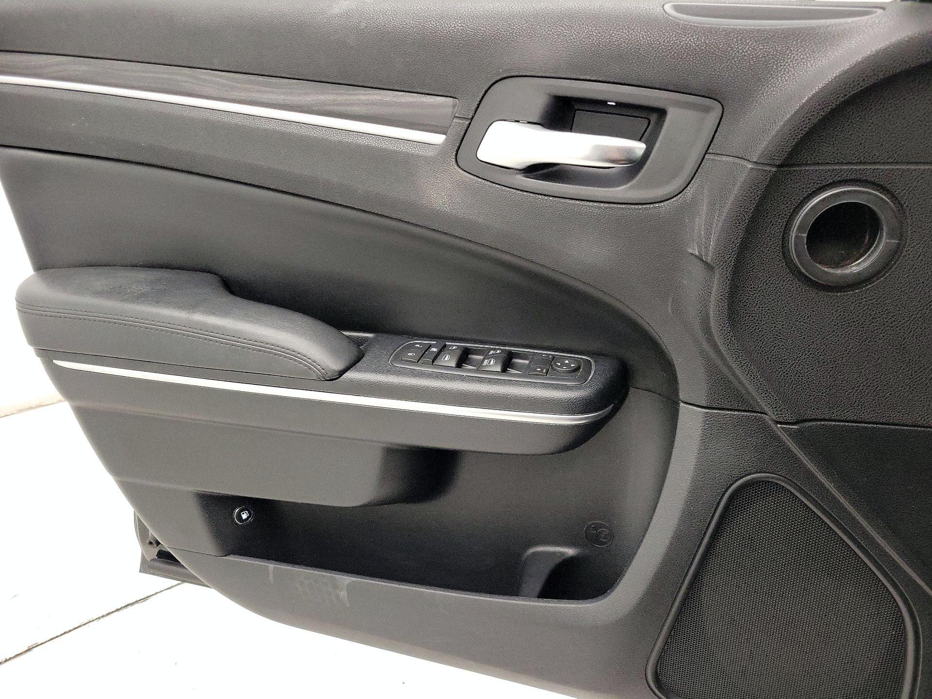 Thumbnail: 2017 Chrysler 300 - 12