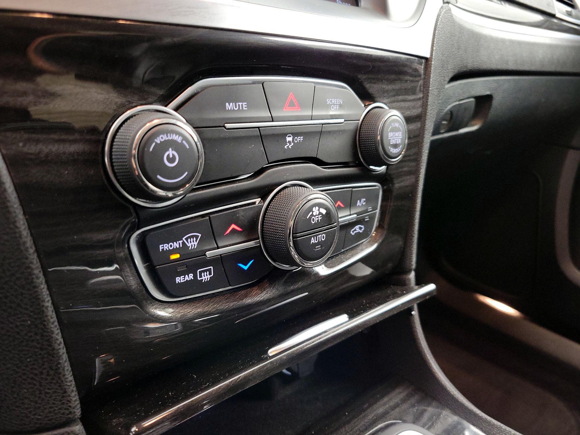 Thumbnail: 2017 Chrysler 300 - 16