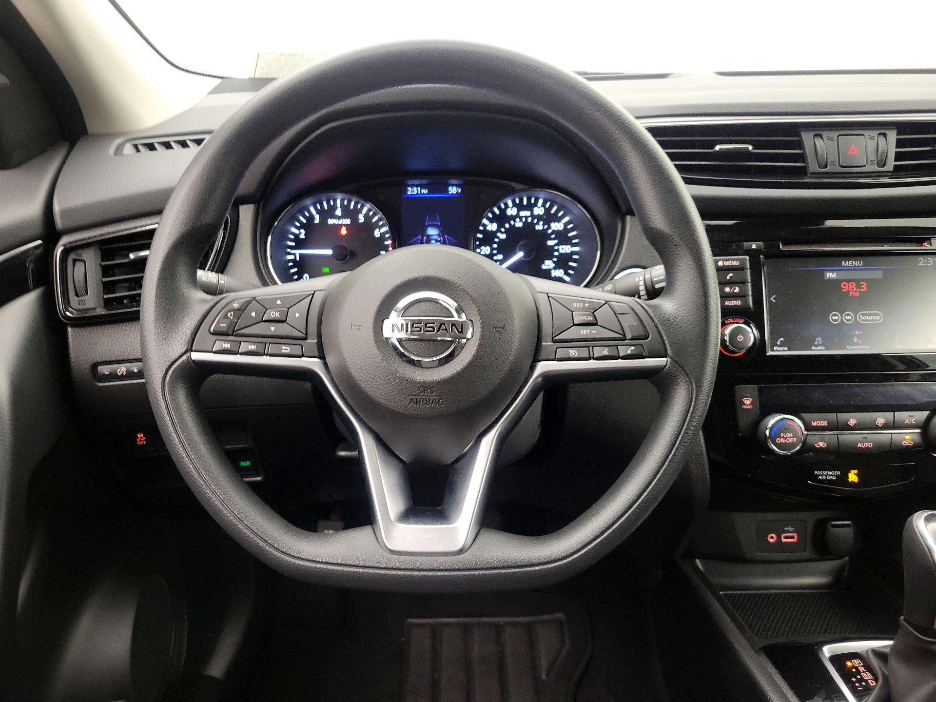 Thumbnail: 2020 Nissan Rogue Sport - 10