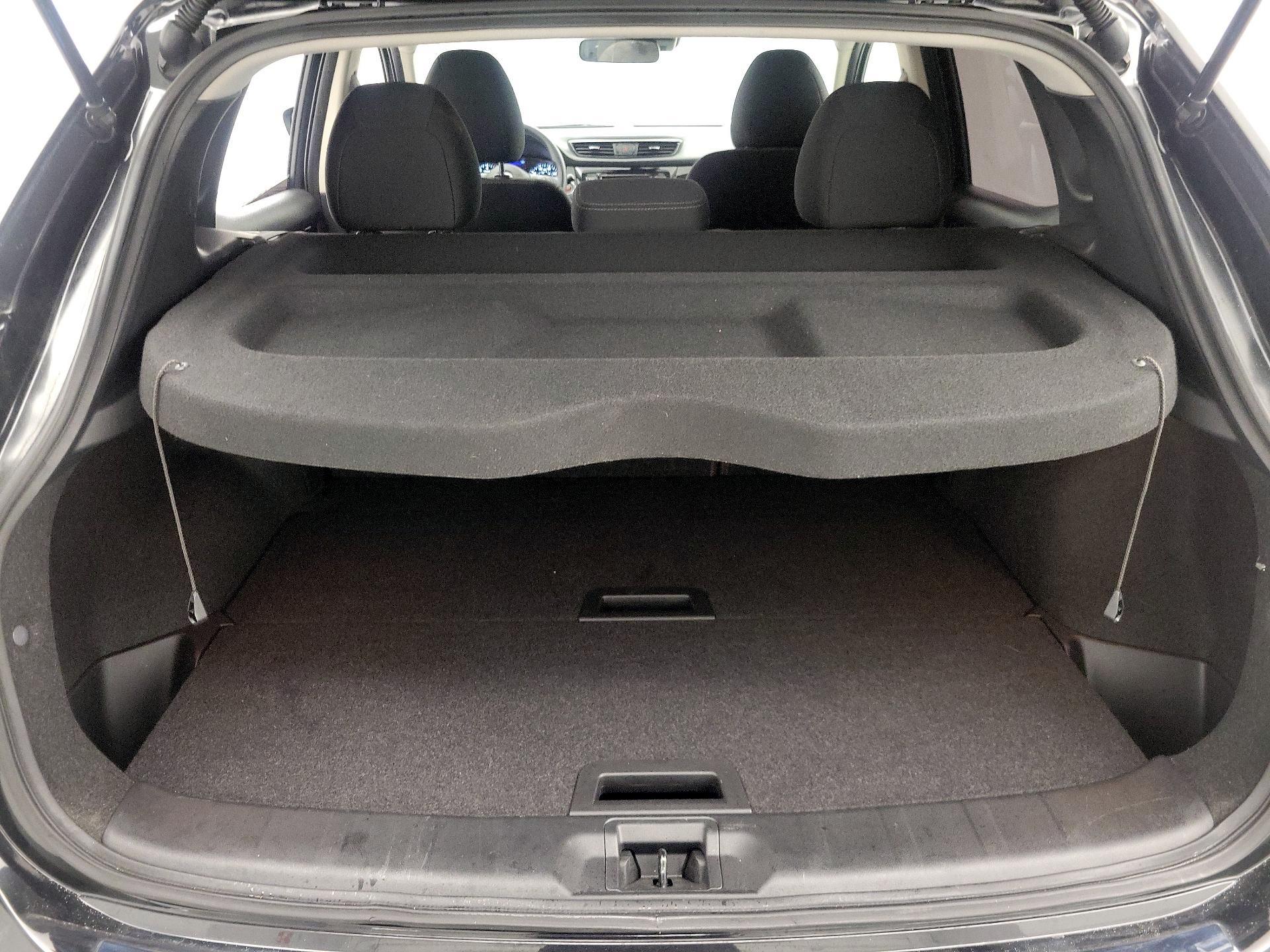 Thumbnail: 2020 Nissan Rogue Sport - 20