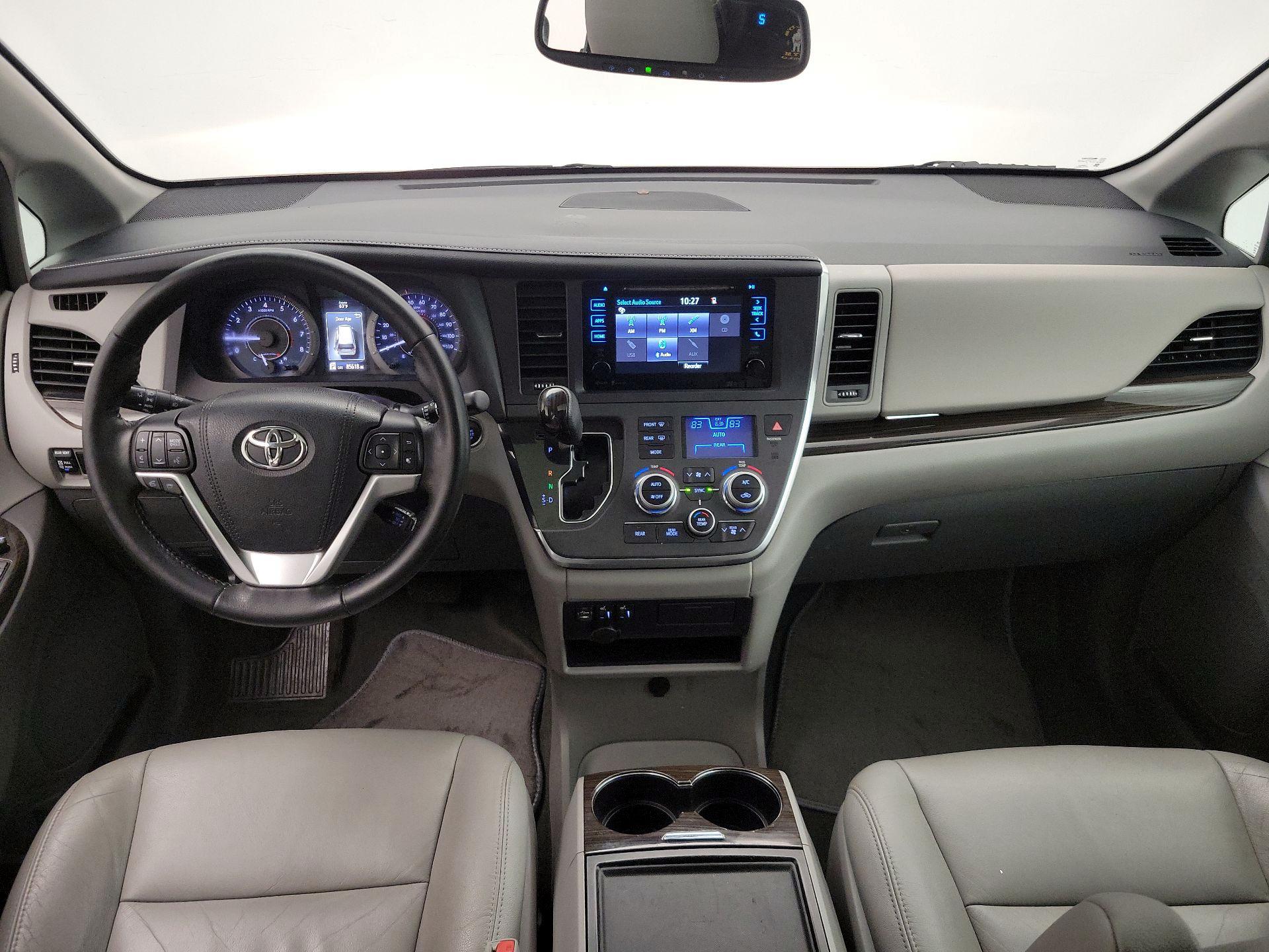 Thumbnail: 2015 Toyota Sienna - 9