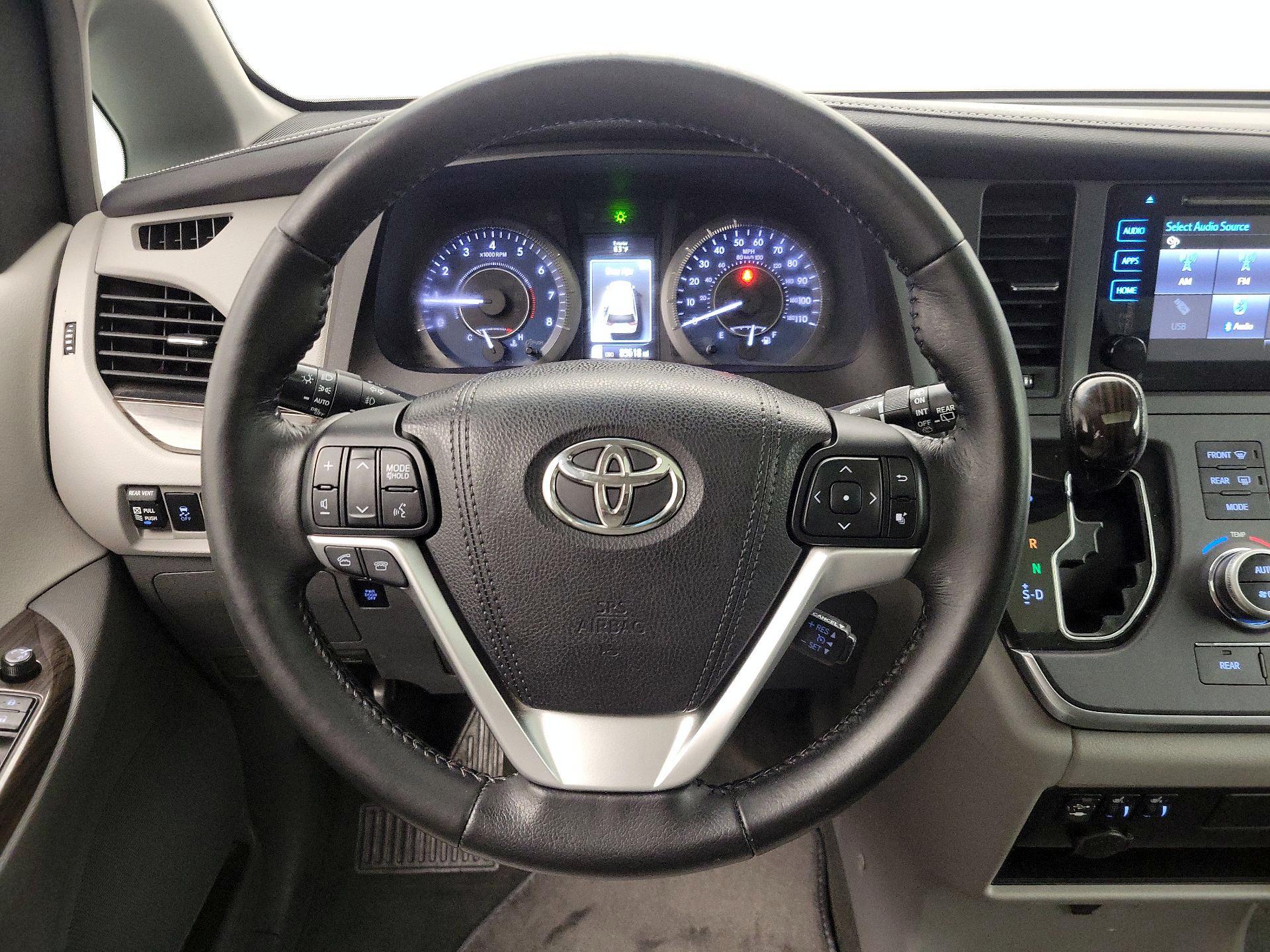 Thumbnail: 2015 Toyota Sienna - 10