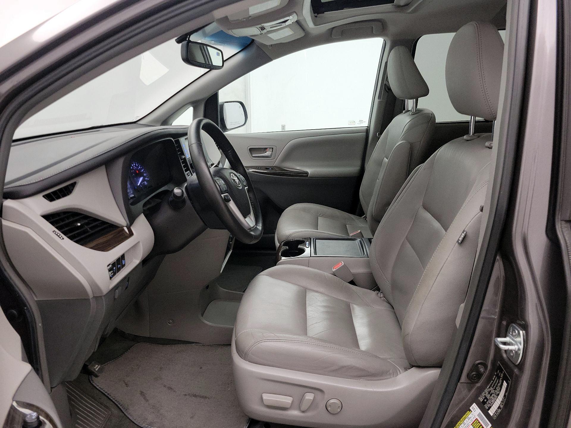 Thumbnail: 2015 Toyota Sienna - 11