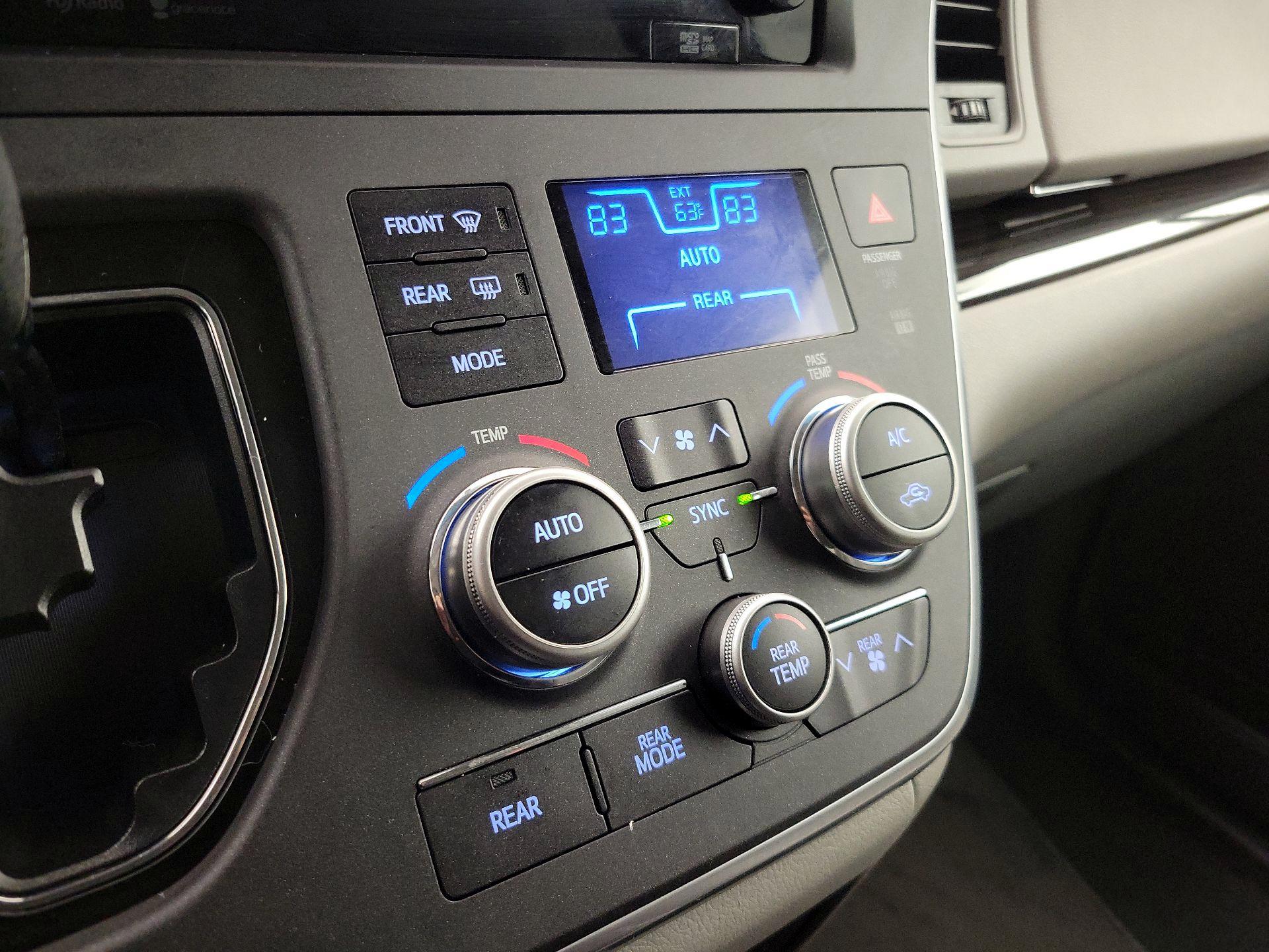 Thumbnail: 2015 Toyota Sienna - 16