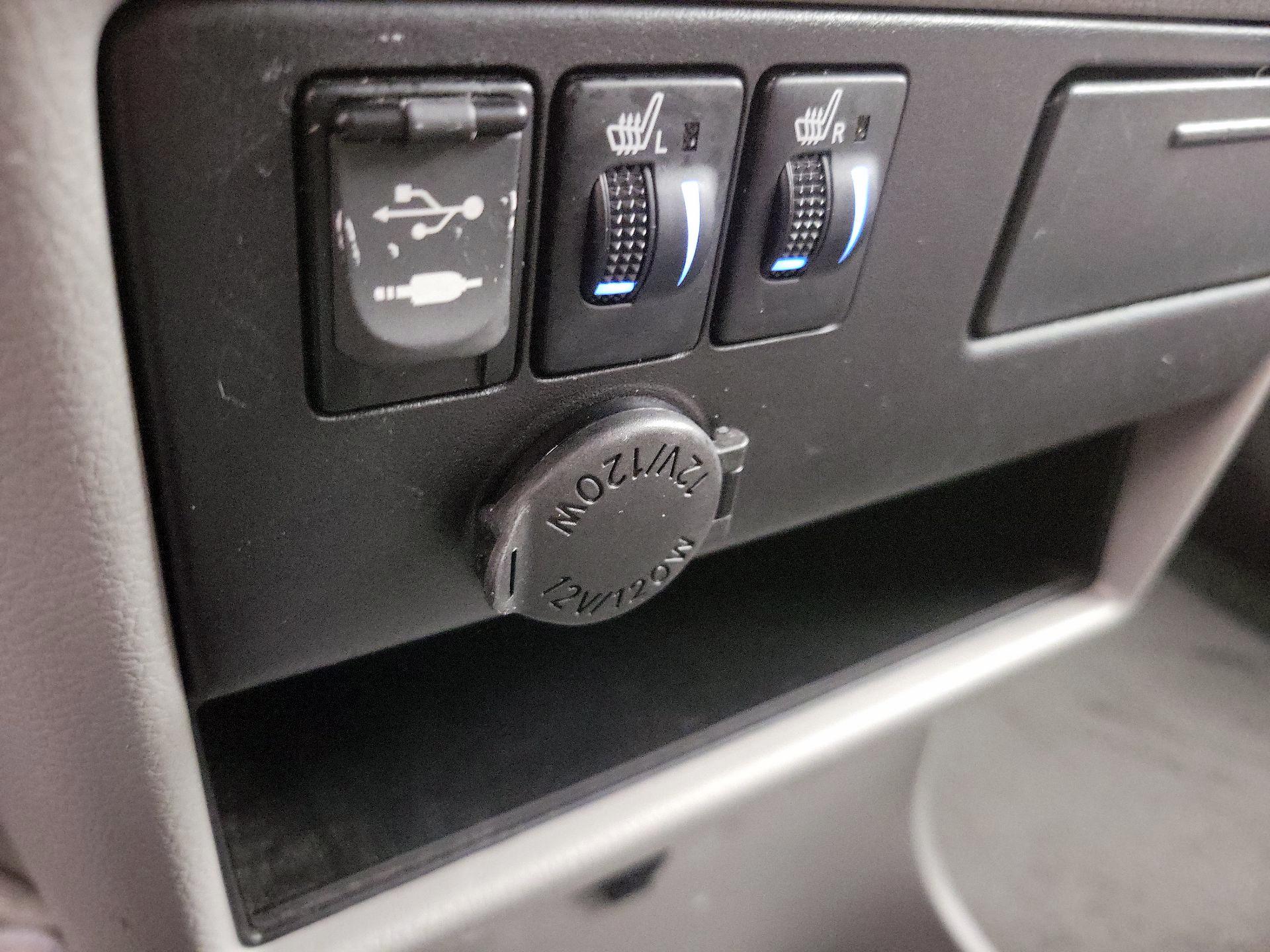 Thumbnail: 2015 Toyota Sienna - 18