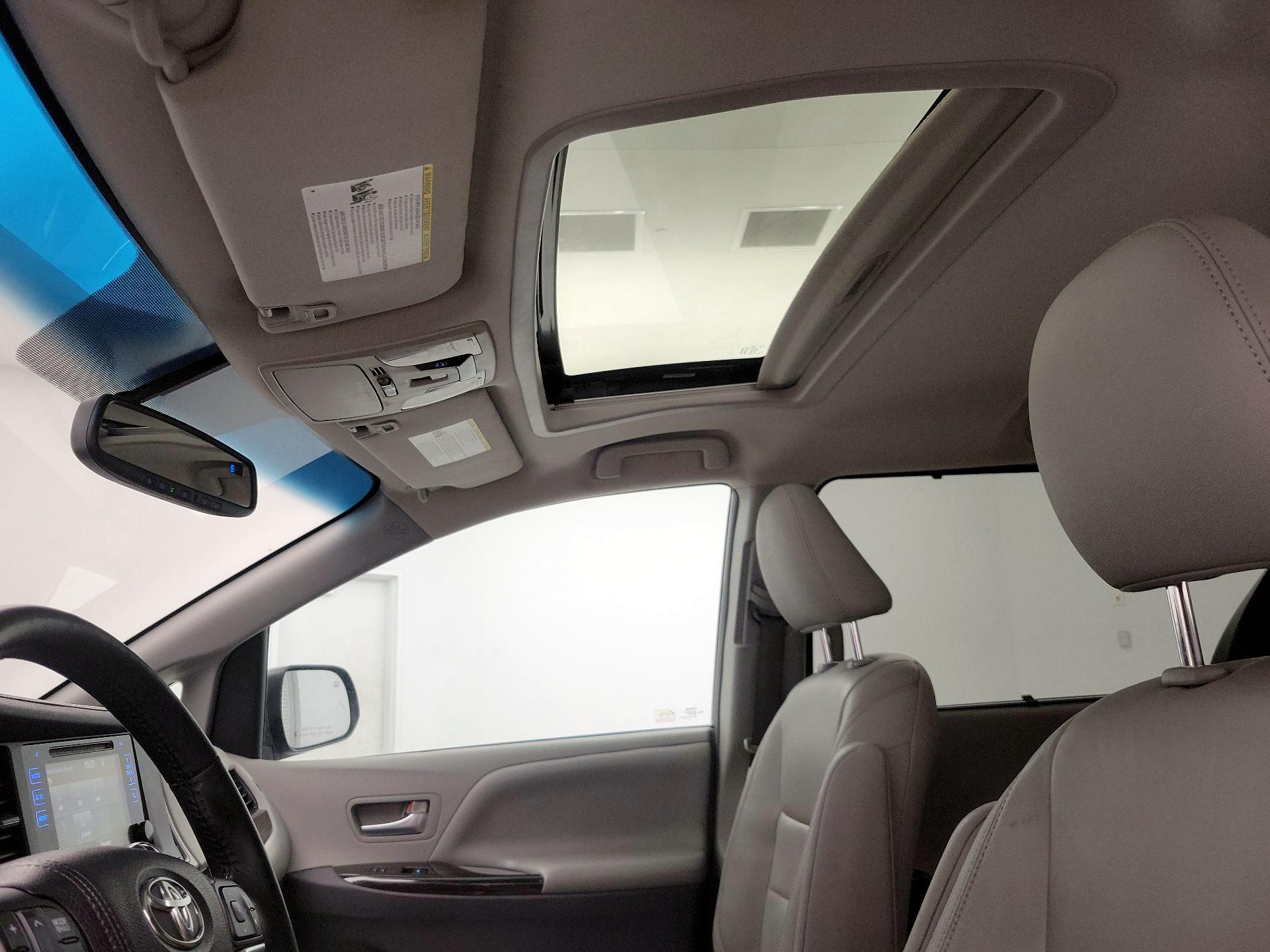 Thumbnail: 2015 Toyota Sienna - 19