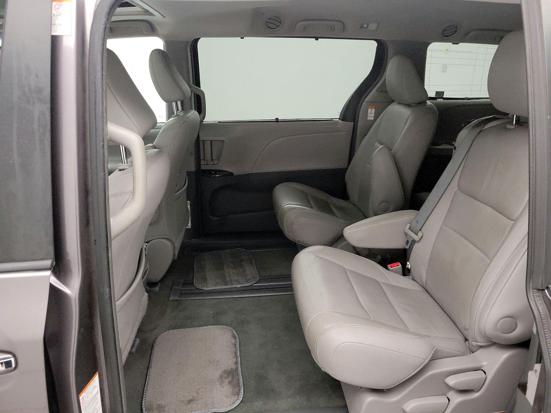 Thumbnail: 2015 Toyota Sienna - 20