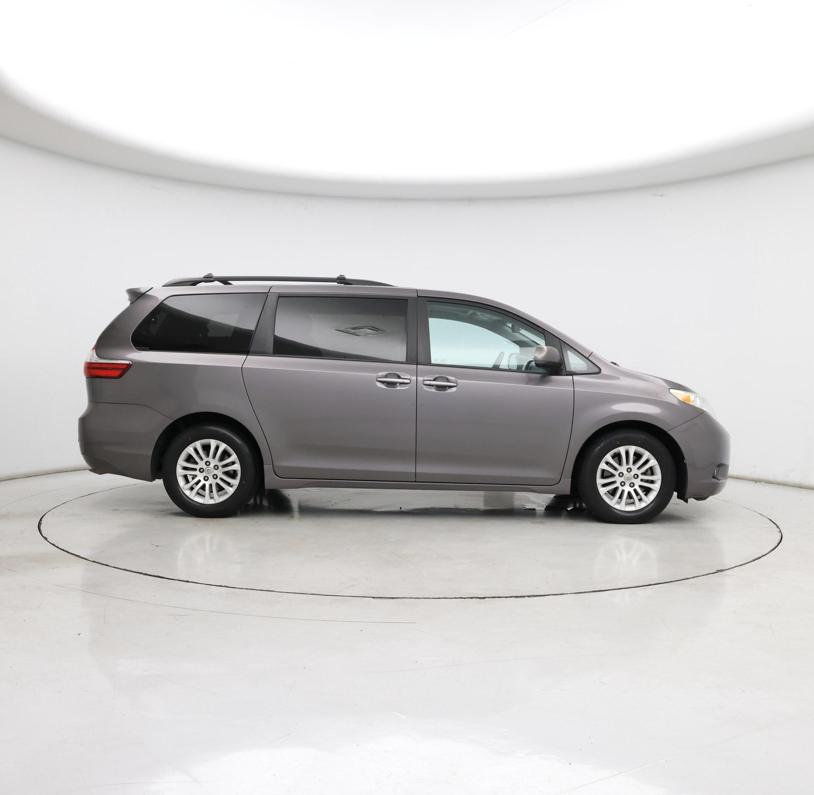 Thumbnail: 2015 Toyota Sienna - 7