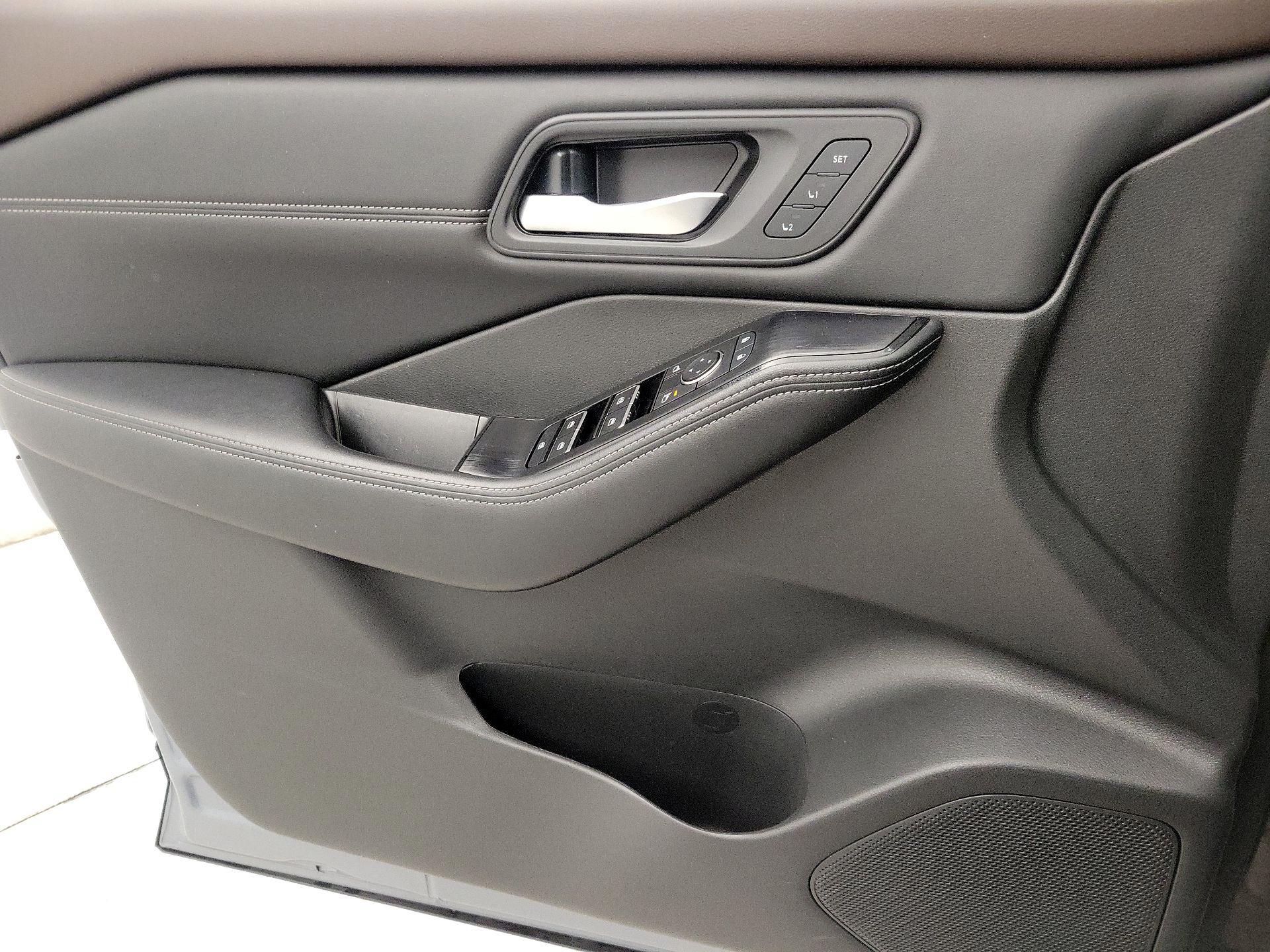 Thumbnail: 2023 Nissan Rogue - 12