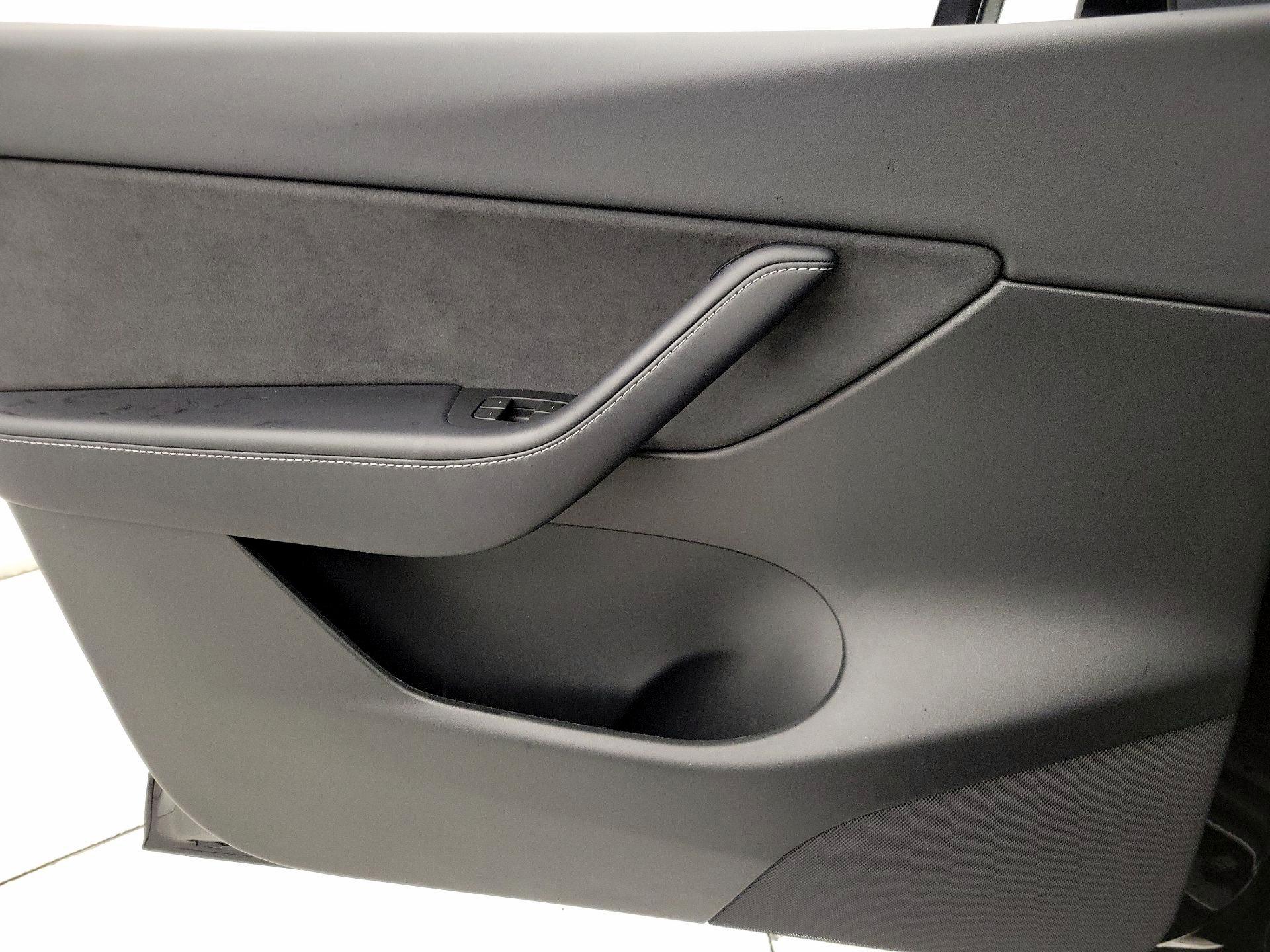 Thumbnail: 2022 Tesla Model Y - 12