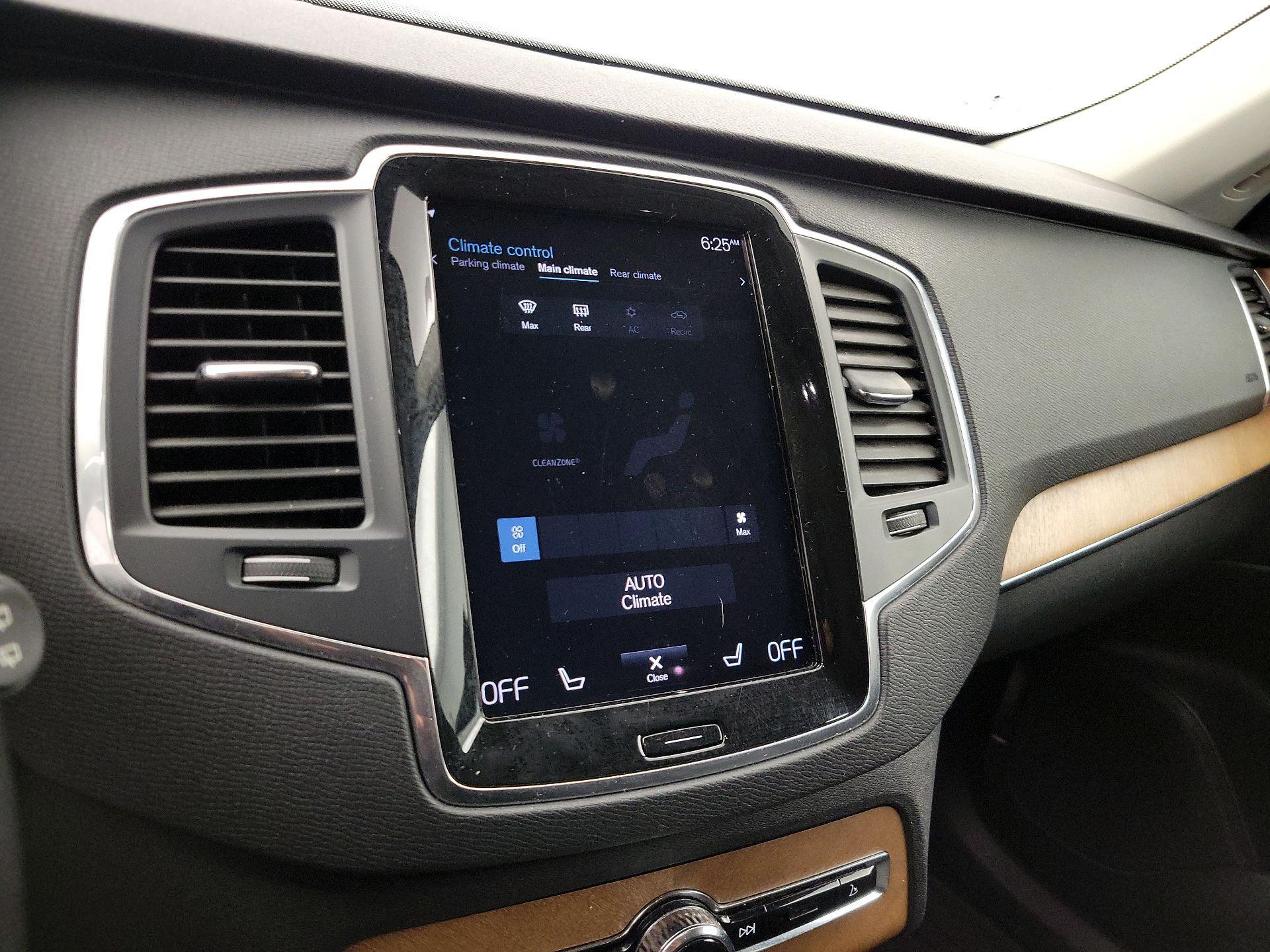 Thumbnail: 2021 Volvo XC90 - 17