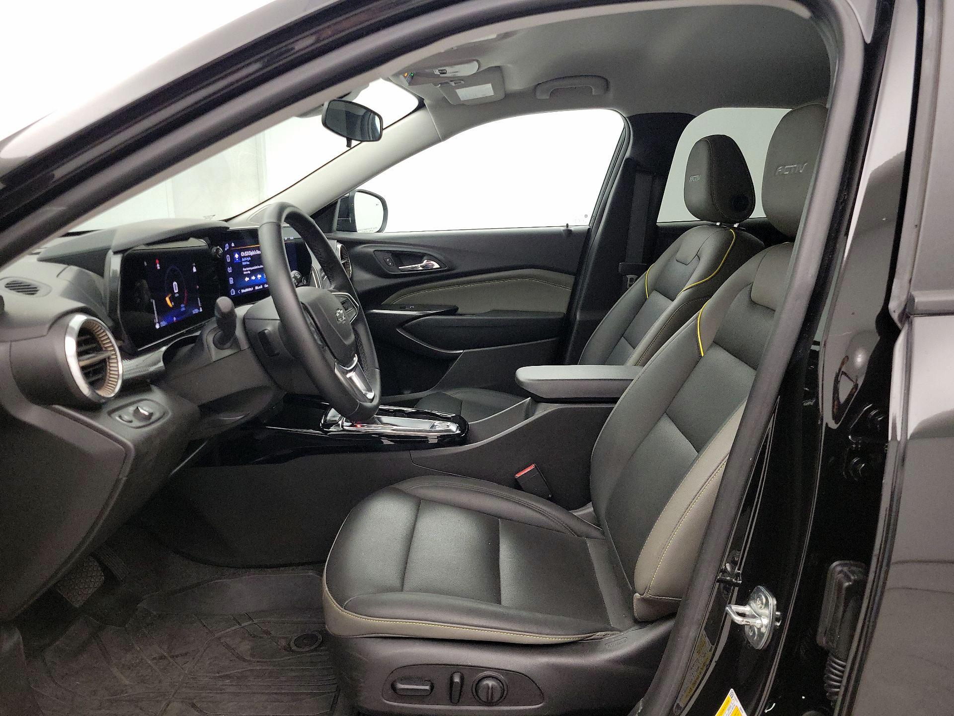 Thumbnail: 2025 Chevrolet Trax - 11