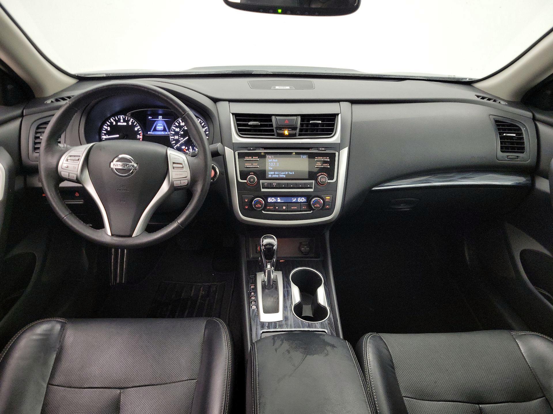 Thumbnail: 2017 Nissan Altima - 9